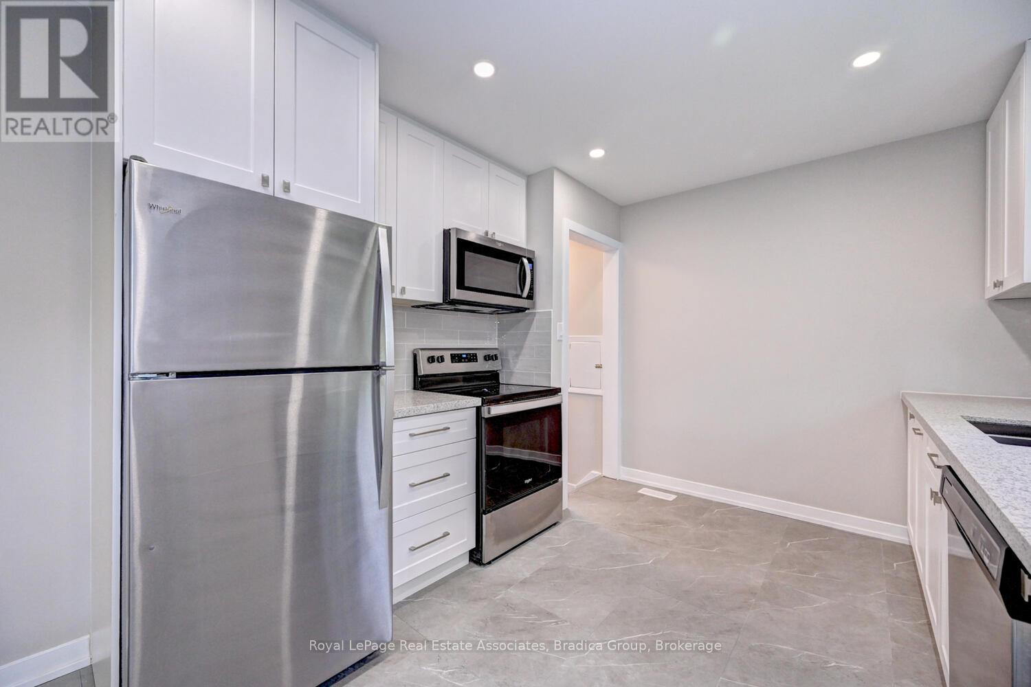 Photo 10 of 110 Conway Drive, Kitchener ON