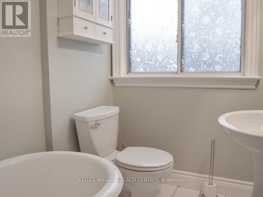Photo 15 of Main 70 Ashdale Avenue, Toronto ON