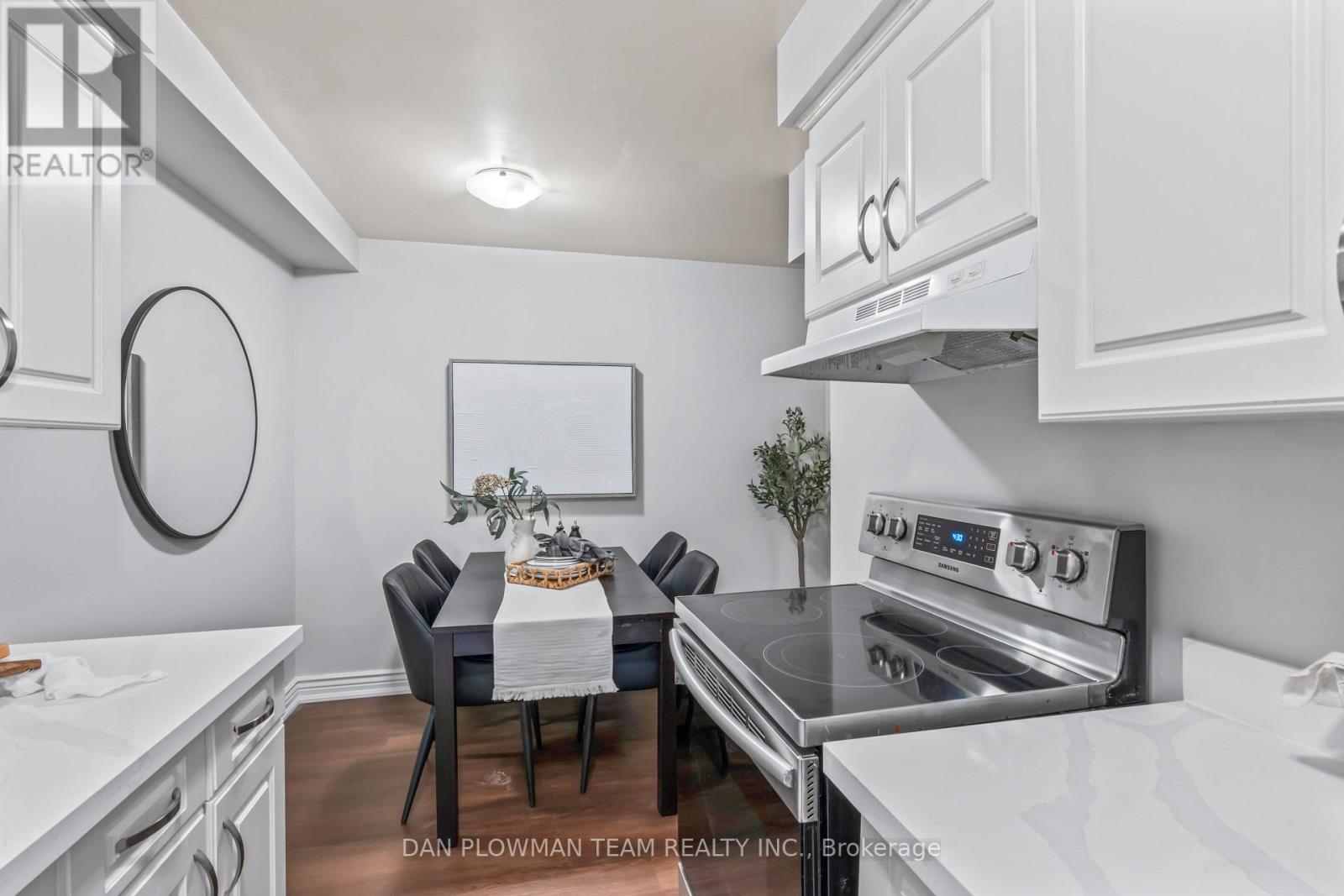 Photo 1 of 9 Schilling Court, Whitby ON