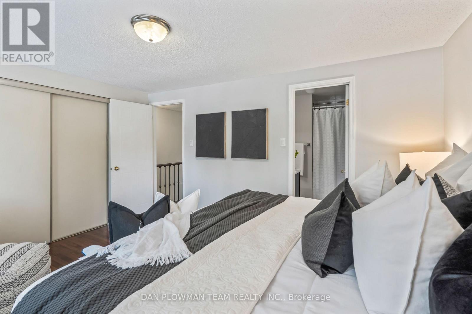 Photo 21 of 9 Schilling Court, Whitby ON