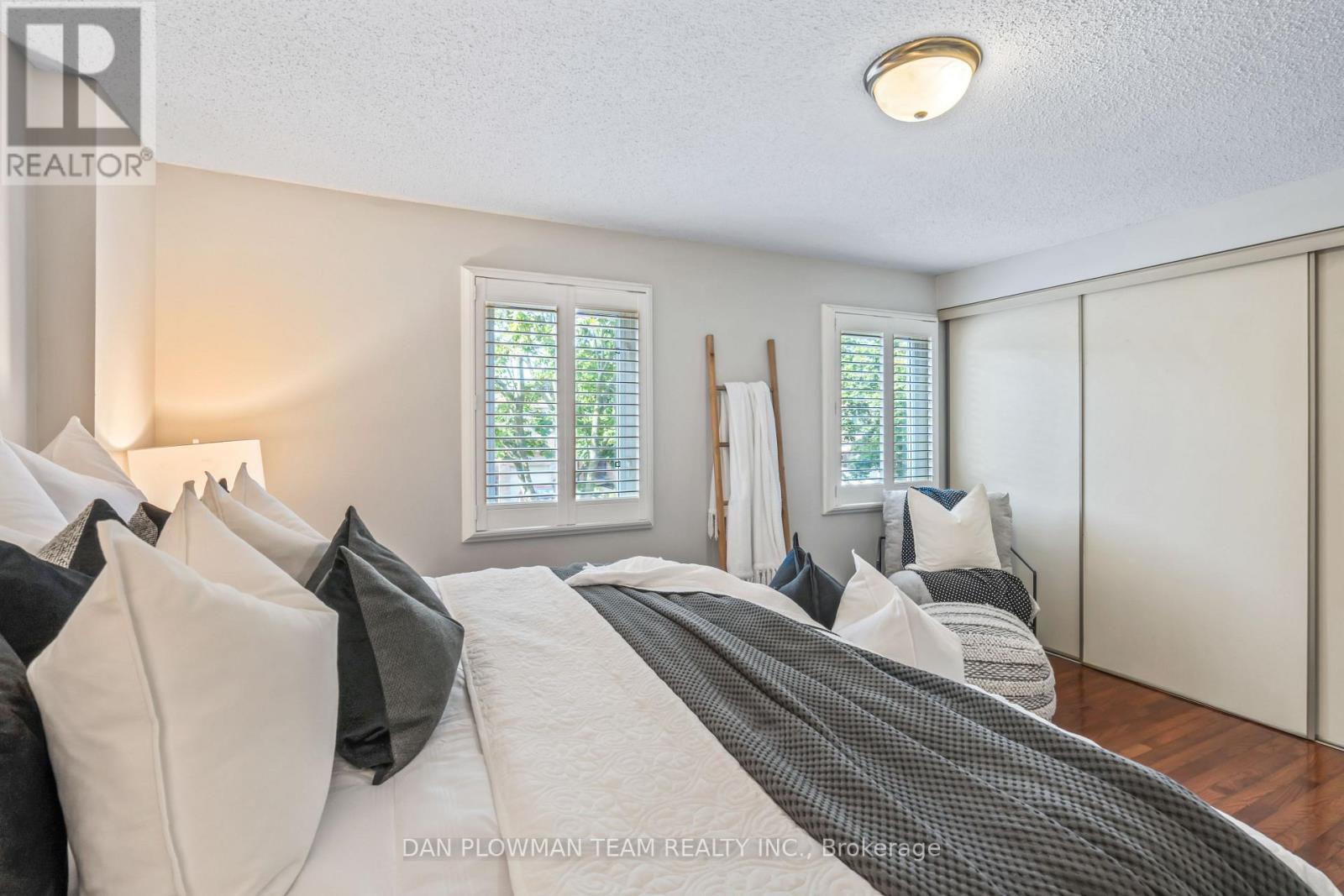 Photo 10 of 9 Schilling Court, Whitby ON