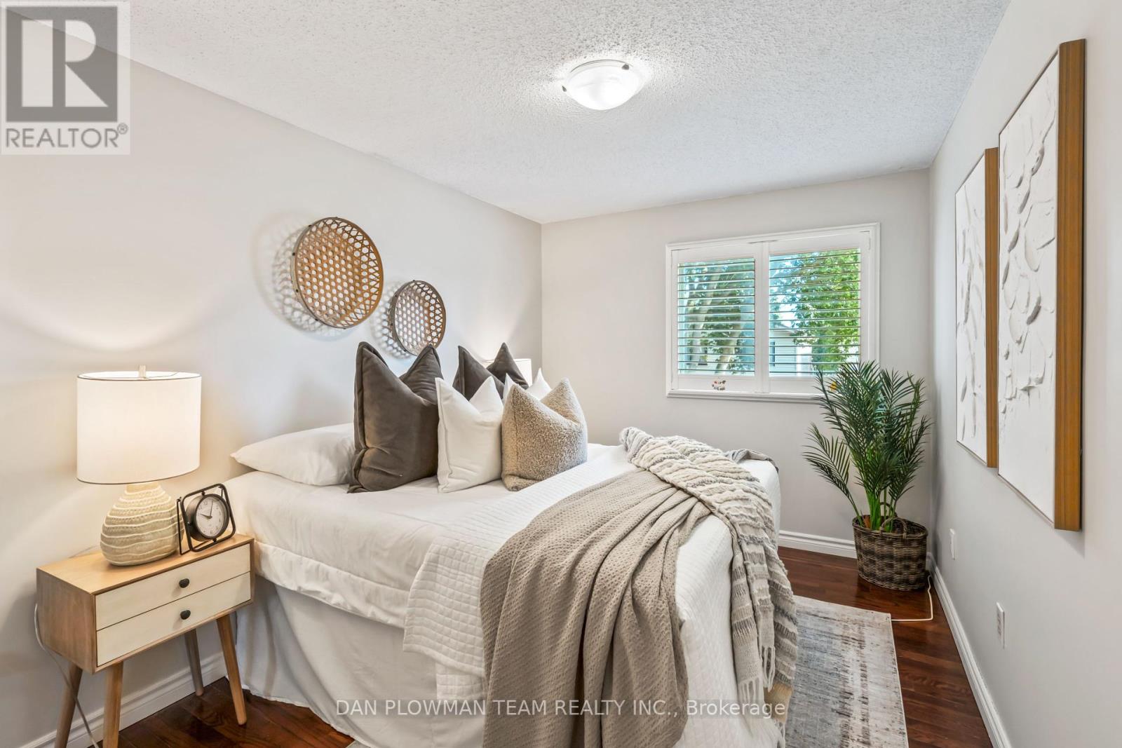 Photo 13 of 9 Schilling Court, Whitby ON