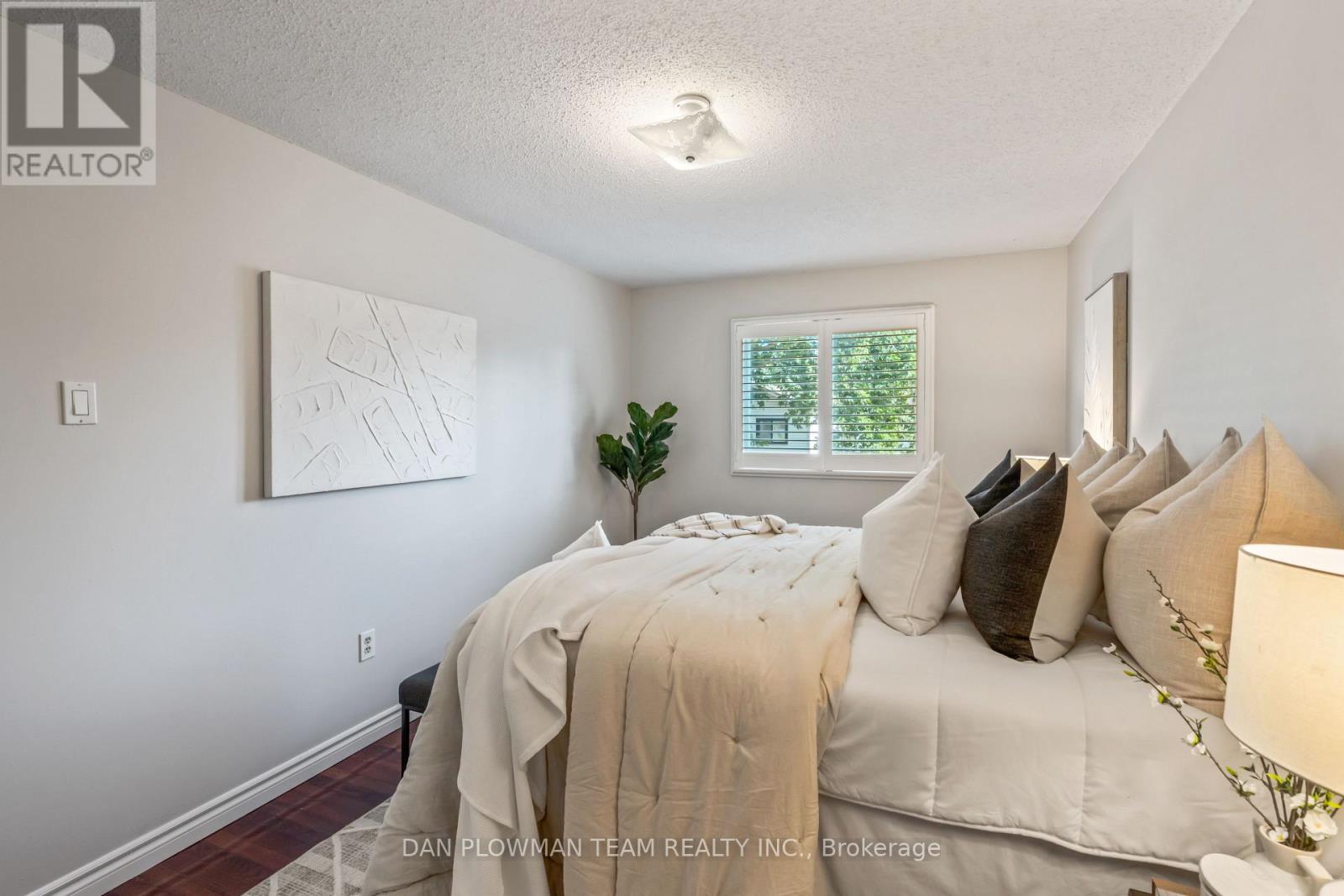 Photo 26 of 9 Schilling Court, Whitby ON