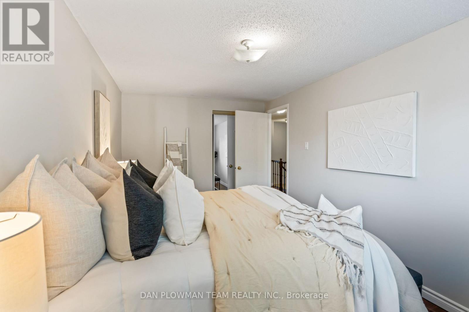 Photo 17 of 9 Schilling Court, Whitby ON
