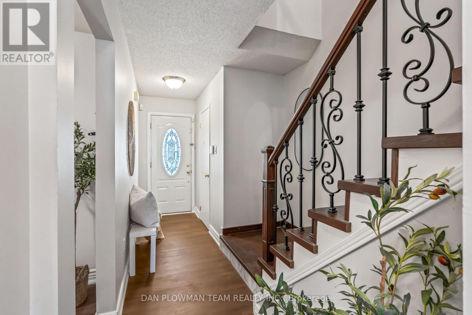 Photo 24 of 9 Schilling Court, Whitby ON