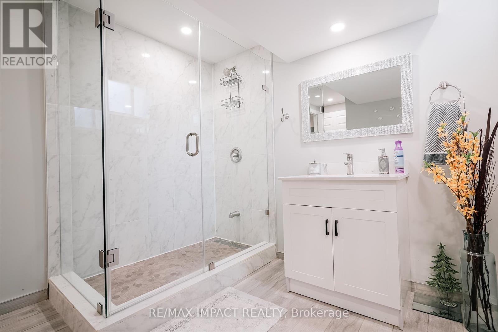 Photo 46 of 415 Jane Avenue, Oshawa ON