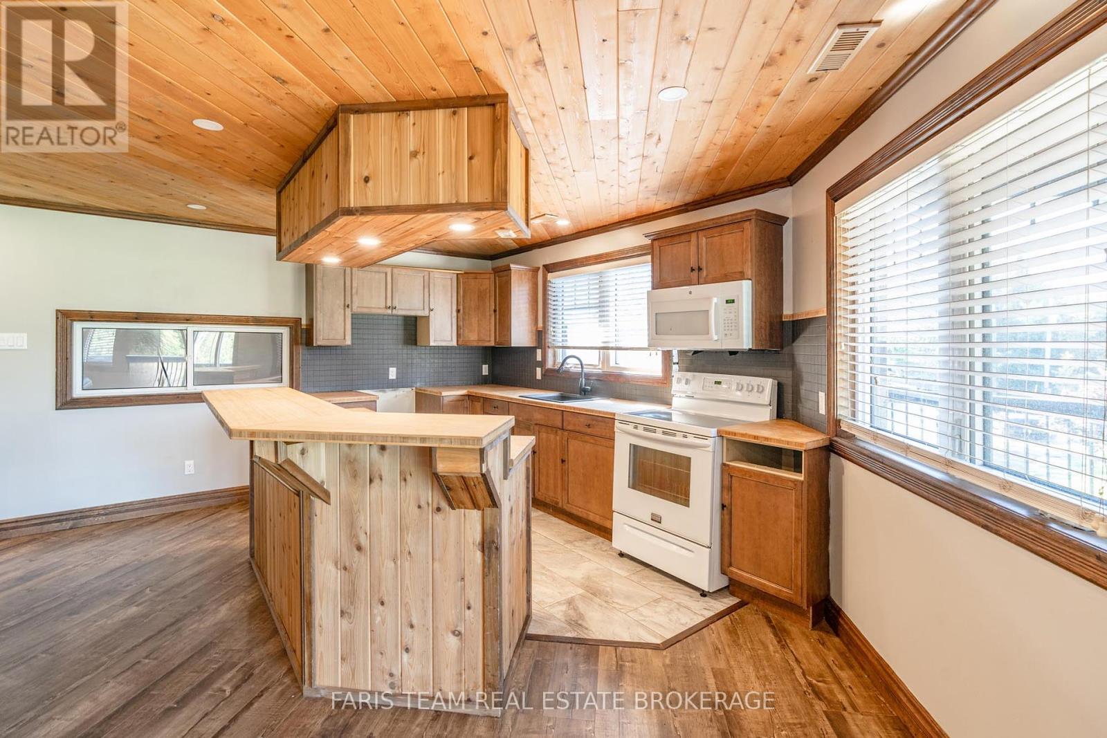 Photo 7 of 2642 5th Line, Innisfil ON