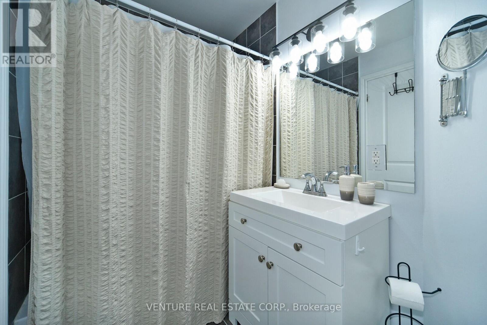 Photo 4 of 707 7730 Kipling Avenue, Vaughan ON