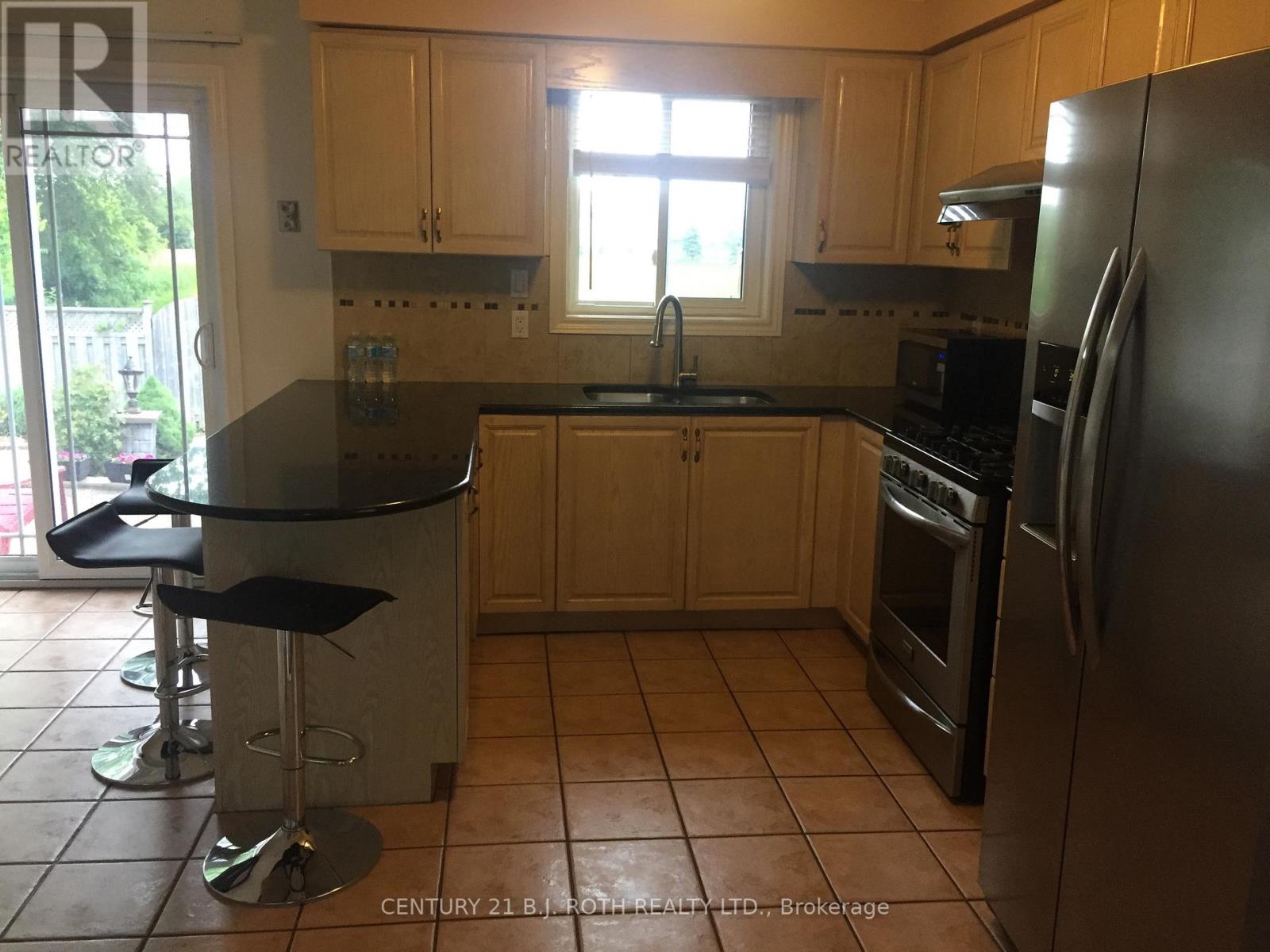 Photo 8 of Upper 22 Mapleton Avenue, Barrie ON
