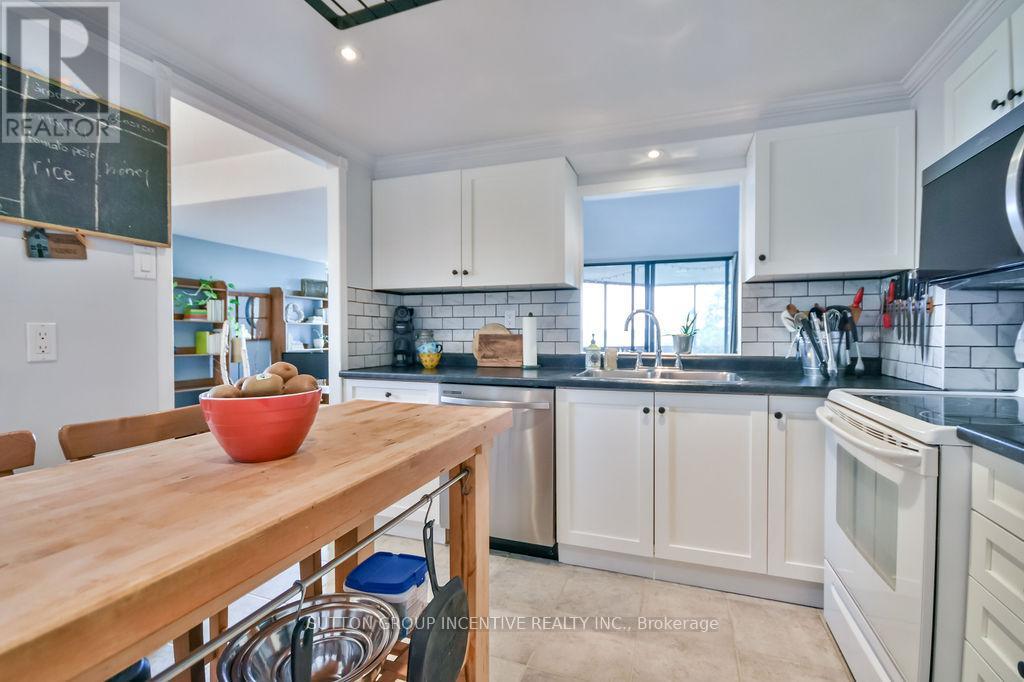 Photo 33 of 307 181 Collier Street, Barrie ON