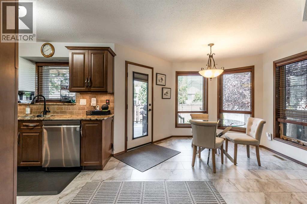 Photo 10 of 18 Rideau Green Se, Medicine Hat AB