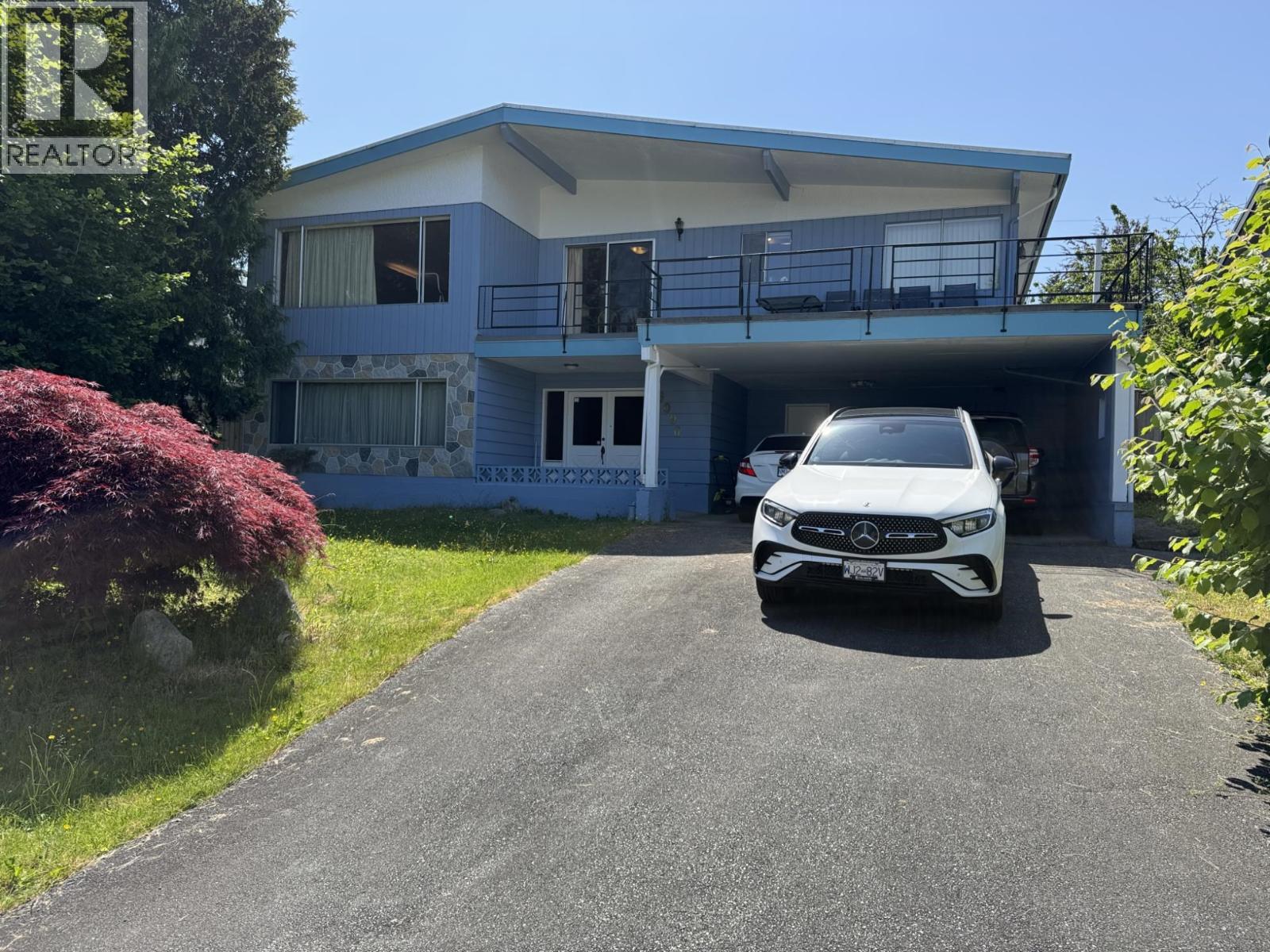 Photo 5 of 6096 Service Street, Burnaby BC
