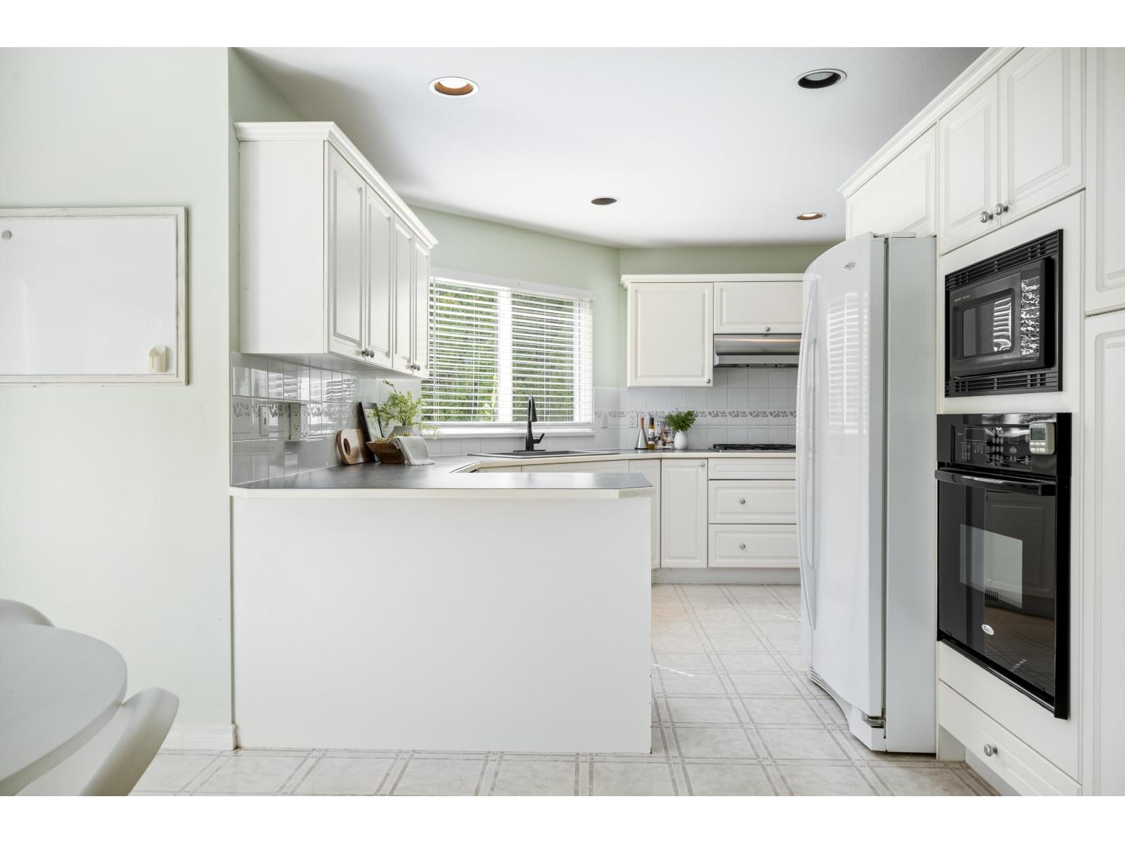 Photo 13 of 16868 61 A Avenue, Surrey BC