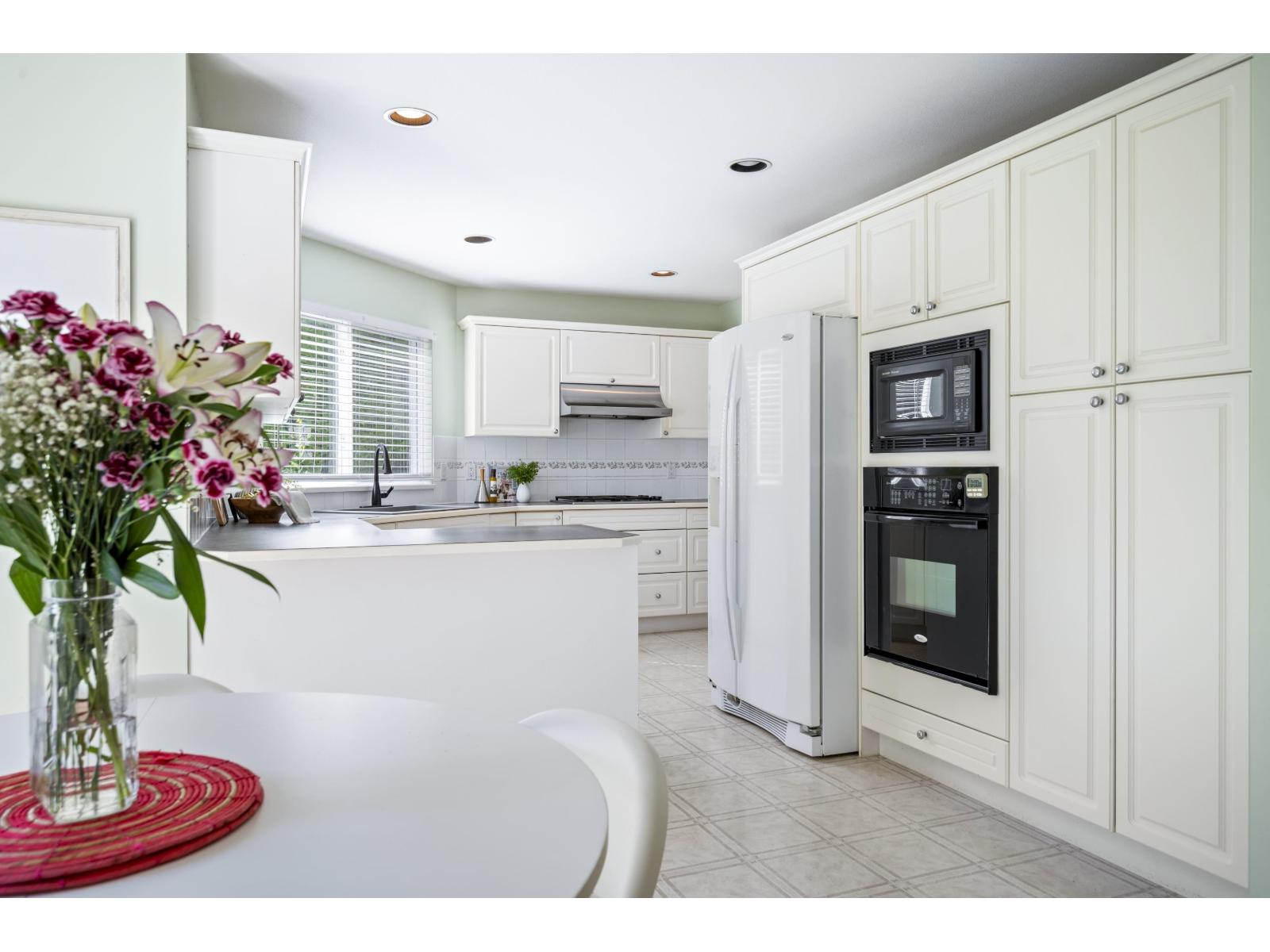 Photo 12 of 16868 61 A Avenue, Surrey BC