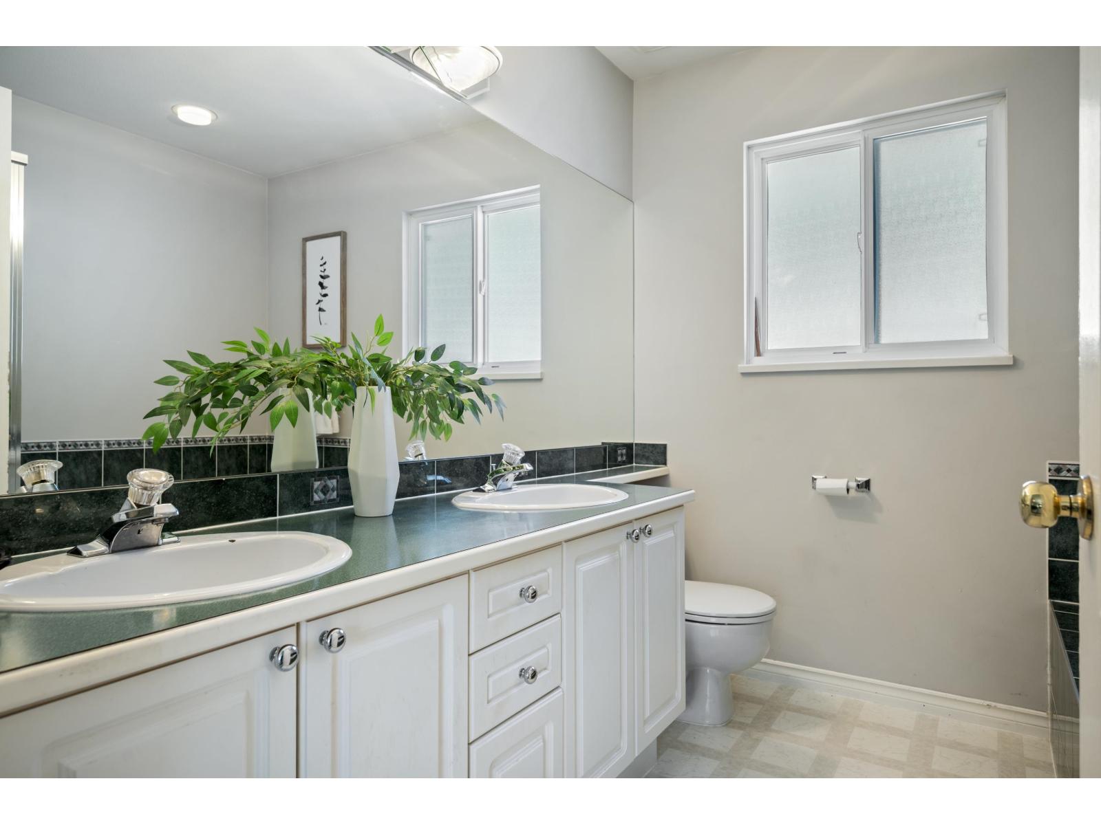 Photo 25 of 16868 61 A Avenue, Surrey BC