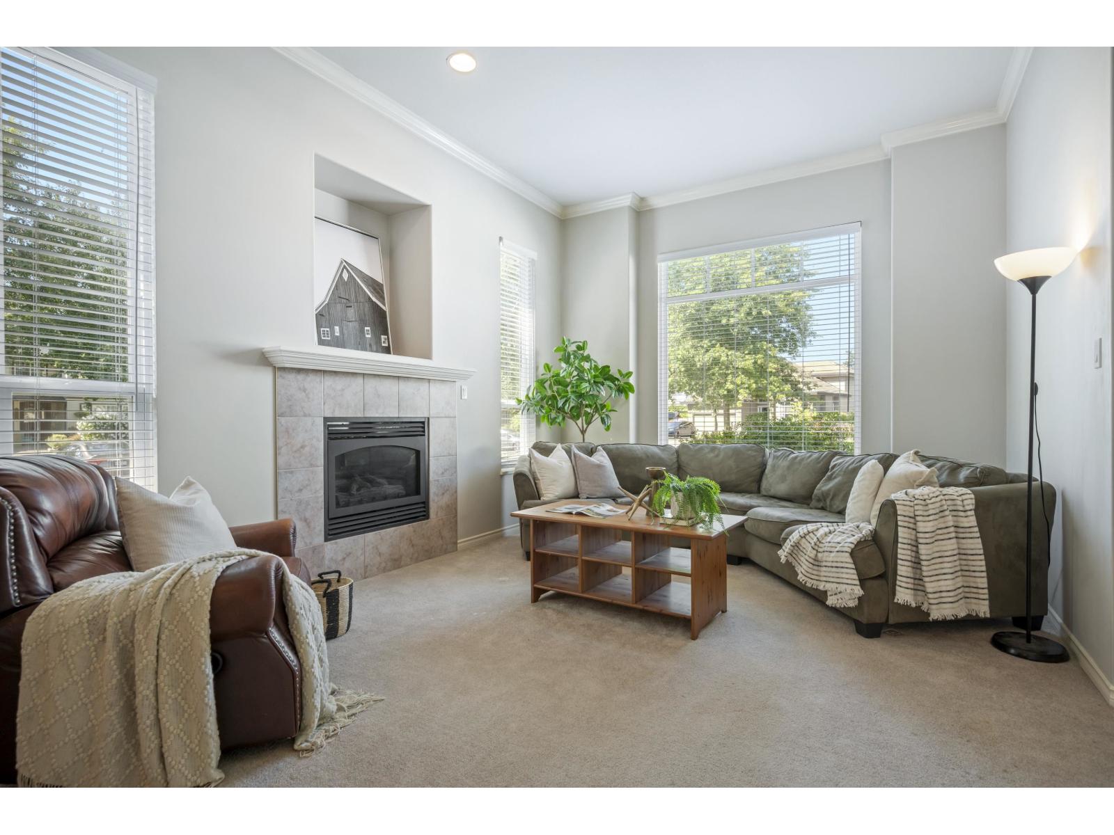 Photo 5 of 16868 61 A Avenue, Surrey BC