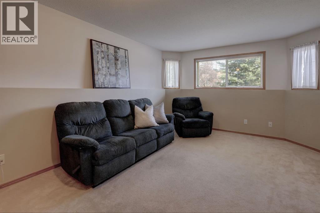 Photo 29 of 37 Chinook Crescent, Beiseker AB