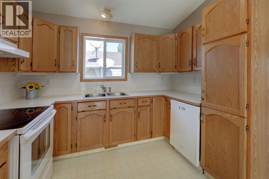 Photo 1 of 37 Chinook Crescent, Beiseker AB