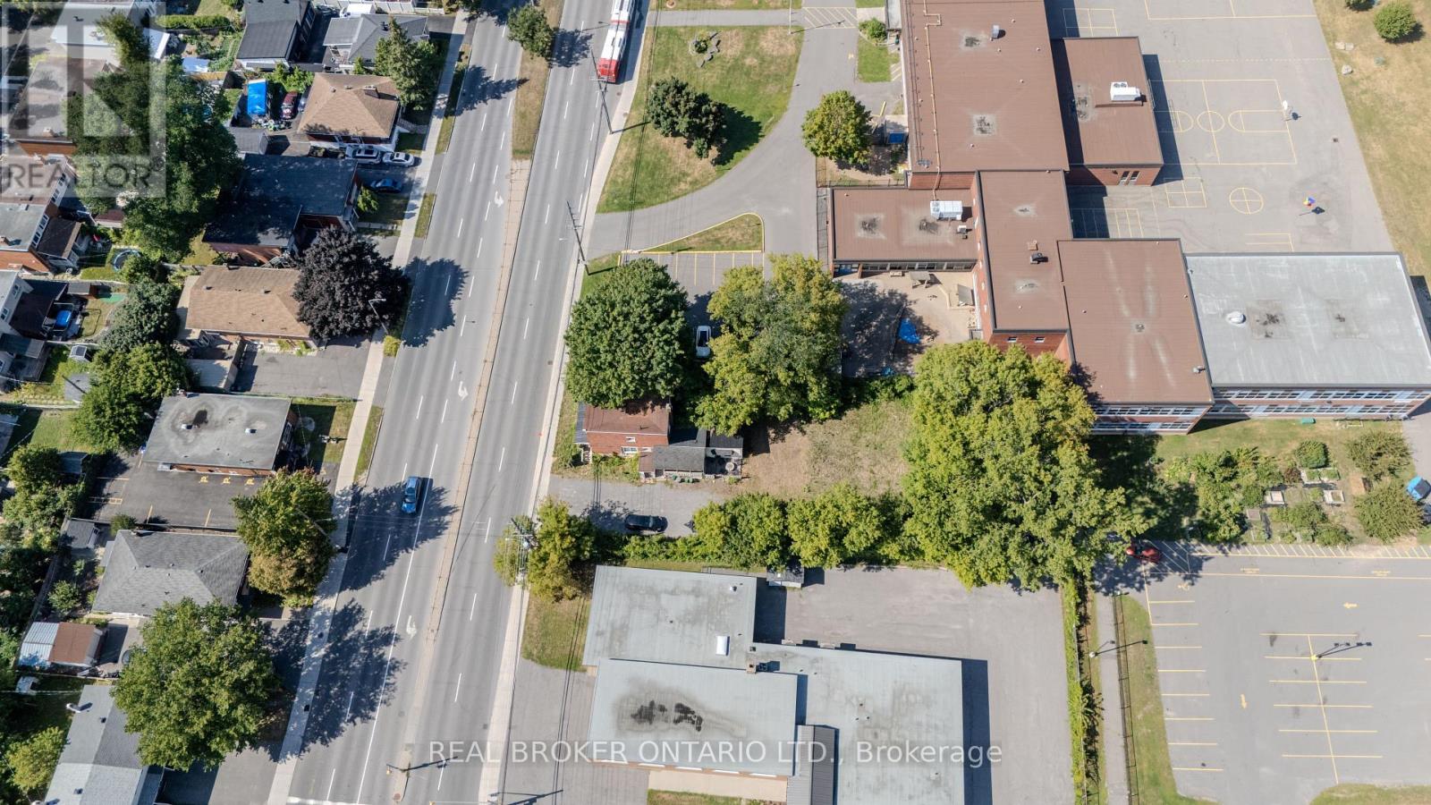 Photo 13 of 713 St Laurent Boulevard, Ottawa ON