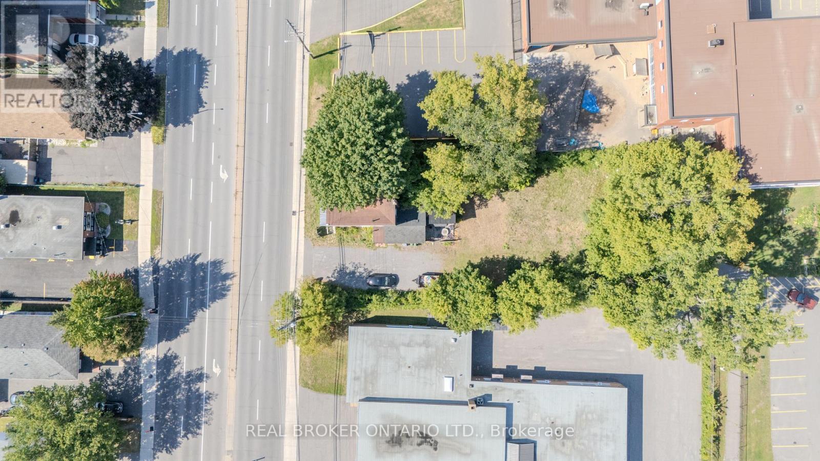 Photo 17 of 713 St Laurent Boulevard, Ottawa ON