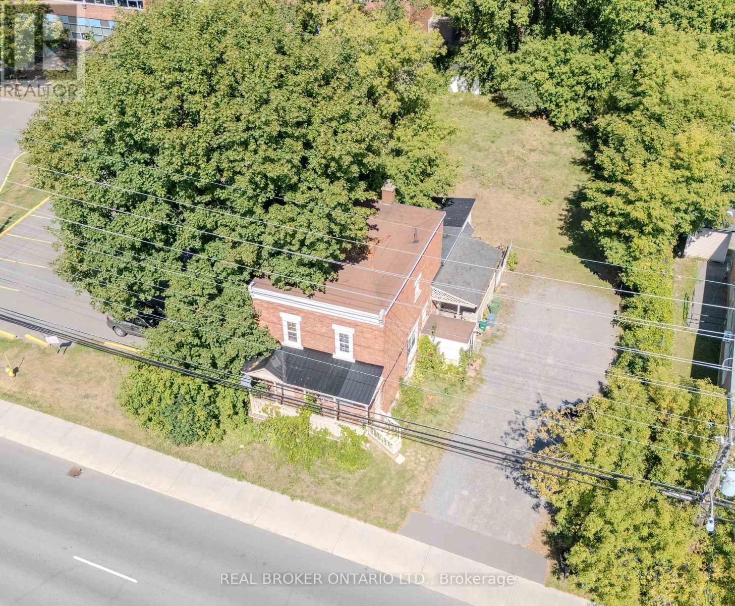 Photo 10 of 713 St Laurent Boulevard, Ottawa ON
