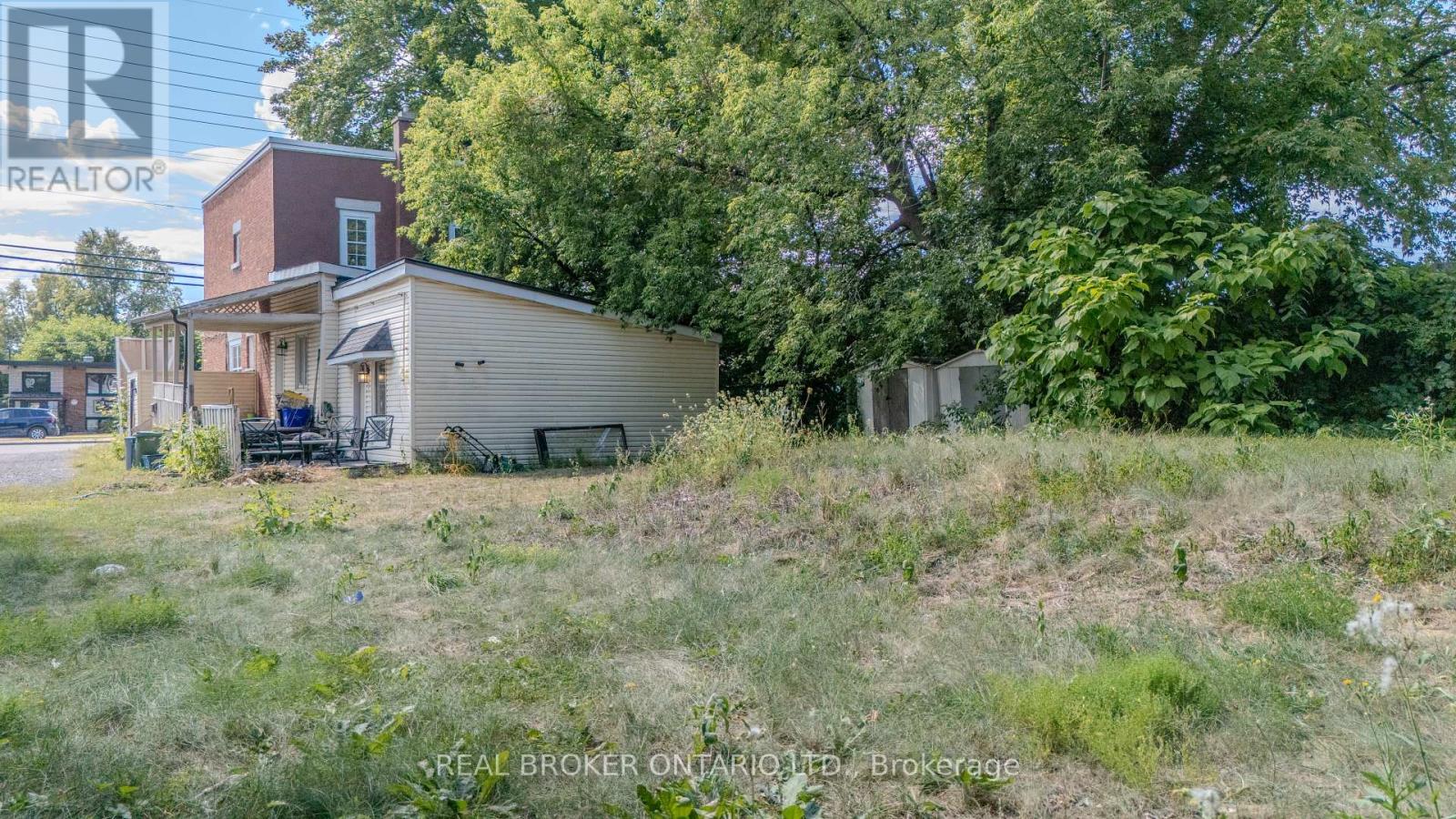 Photo 14 of 713 St Laurent Boulevard, Ottawa ON
