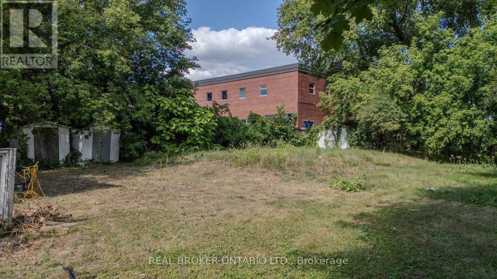 Photo 7 of 713 St Laurent Boulevard, Ottawa ON
