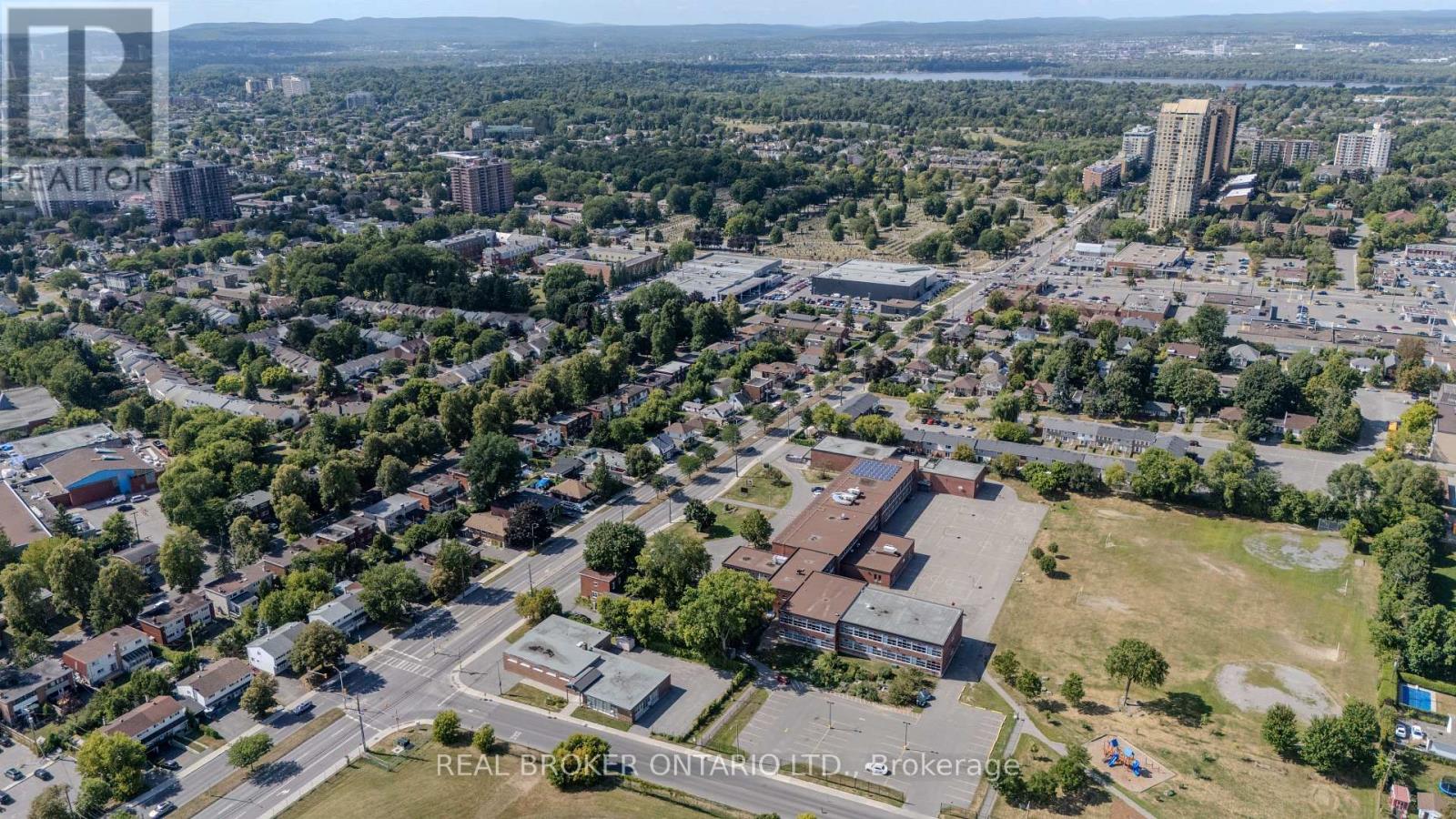 Photo 9 of 713 St Laurent Boulevard, Ottawa ON