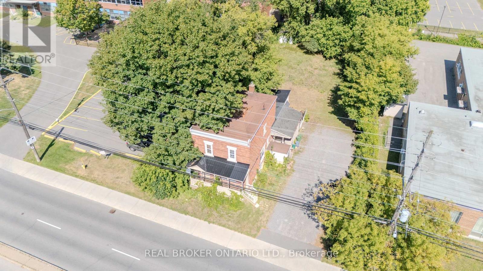 Photo 15 of 713 St Laurent Boulevard, Ottawa ON