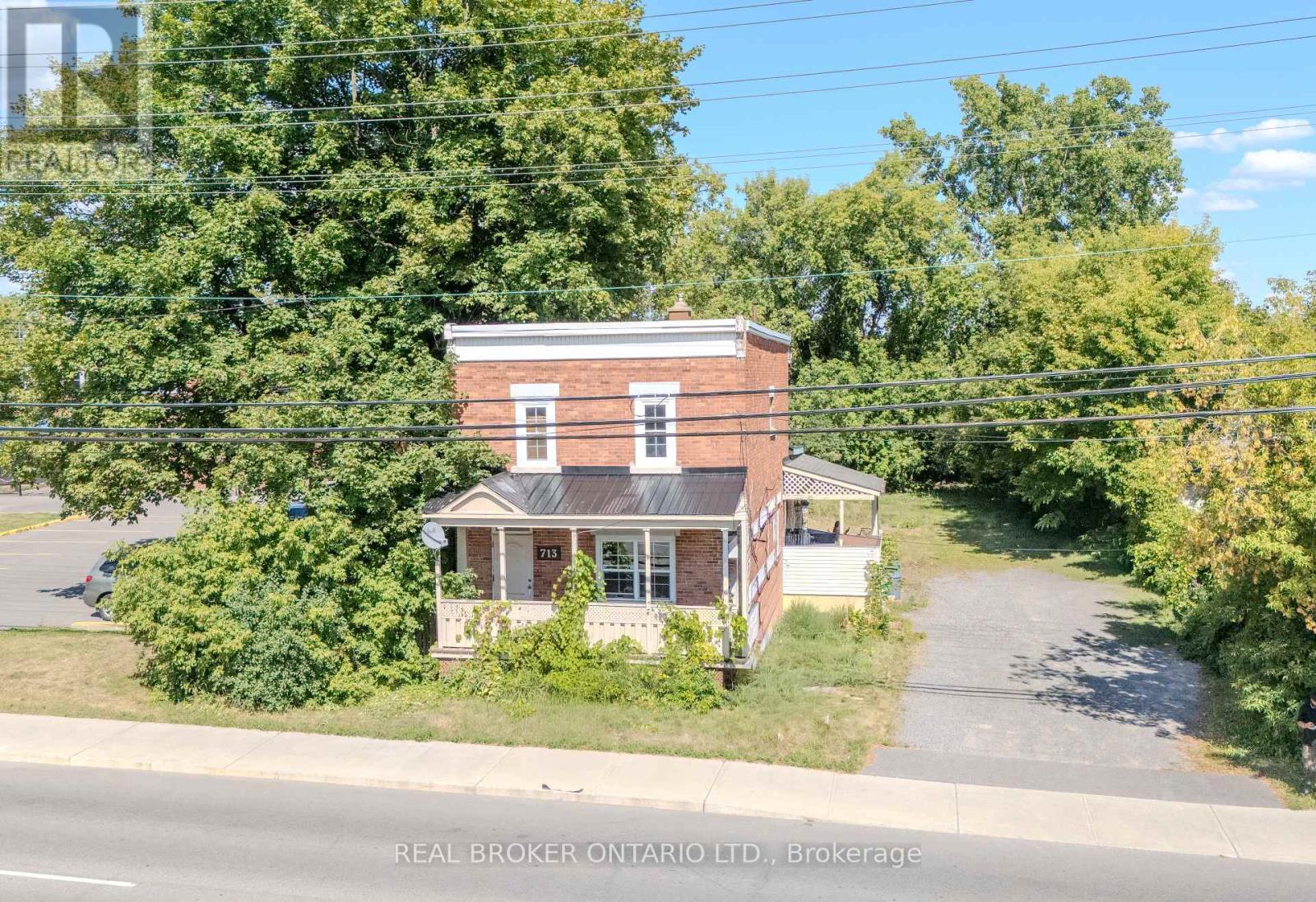 Photo 2 of 713 St Laurent Boulevard, Ottawa ON