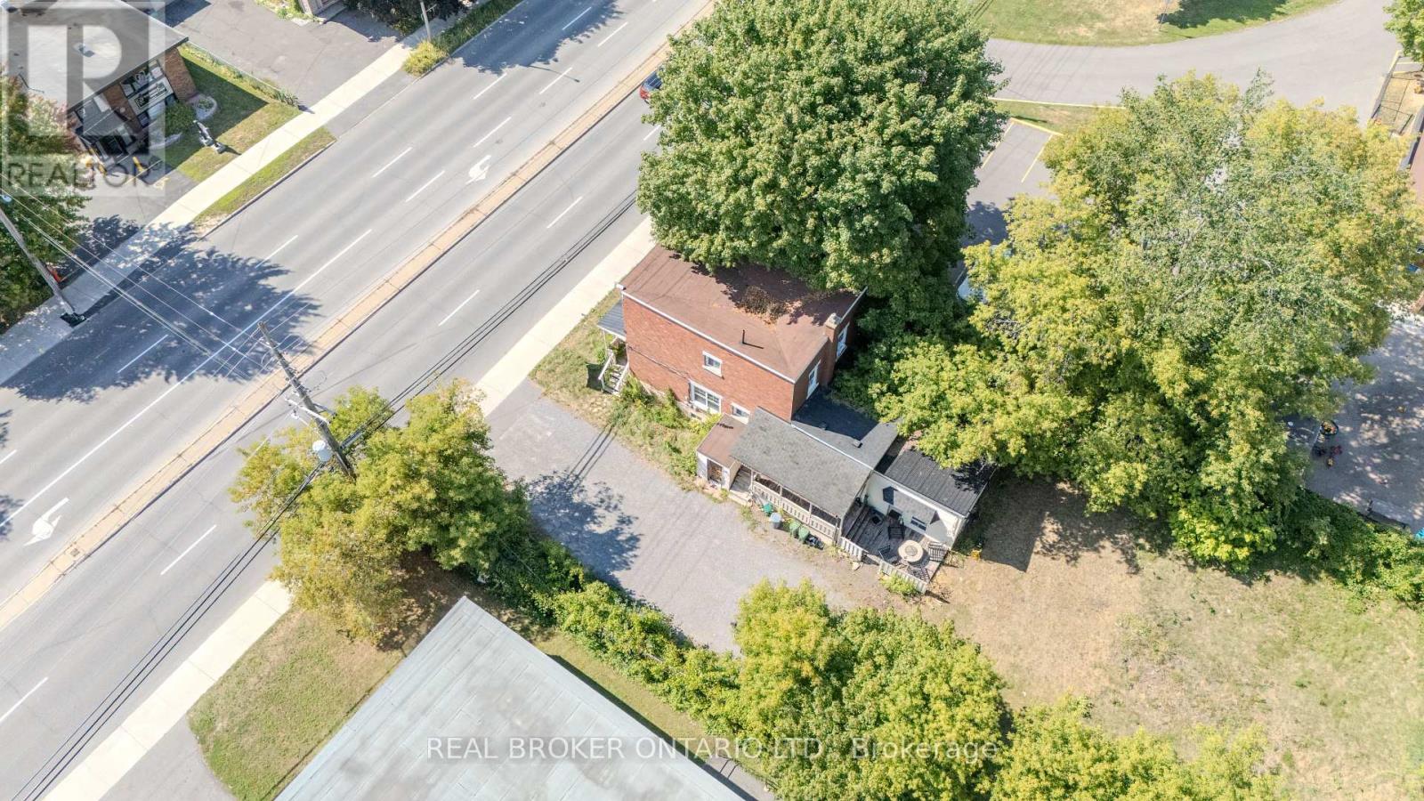 Photo 12 of 713 St Laurent Boulevard, Ottawa ON