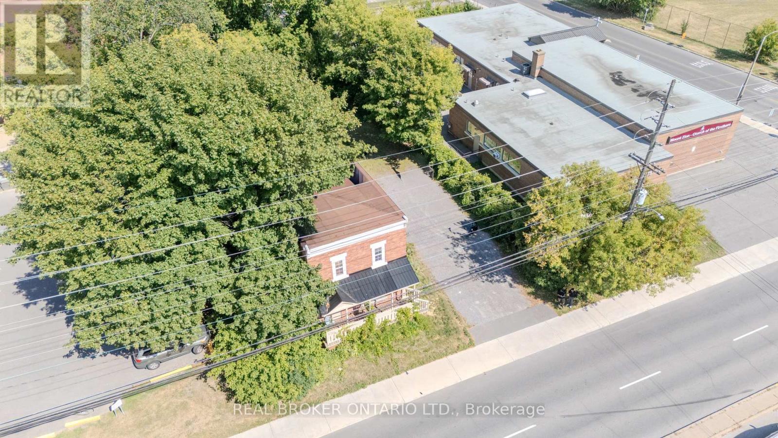 Photo 16 of 713 St Laurent Boulevard, Ottawa ON
