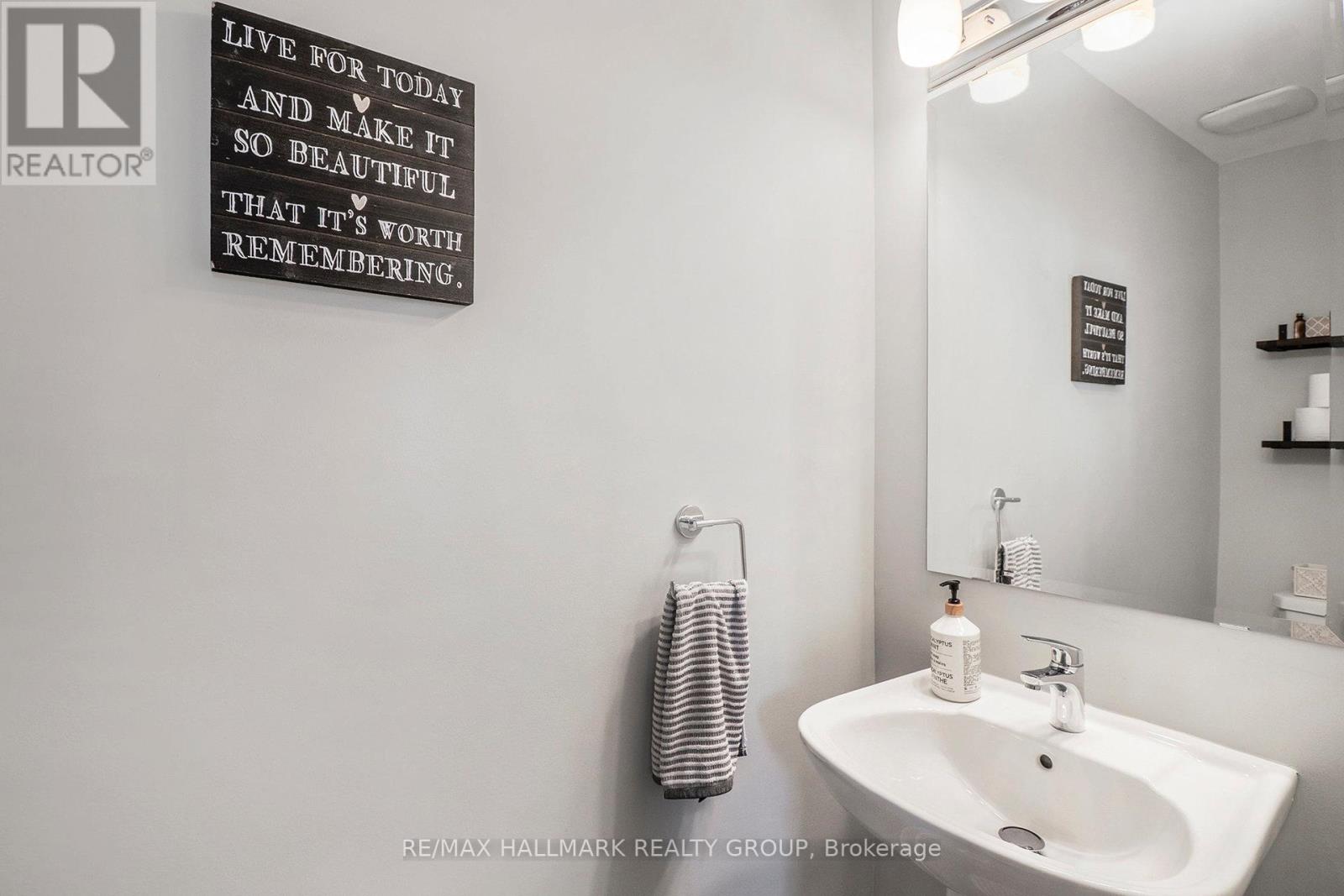 Photo 16 of 328 Shepperton Street, Ottawa ON