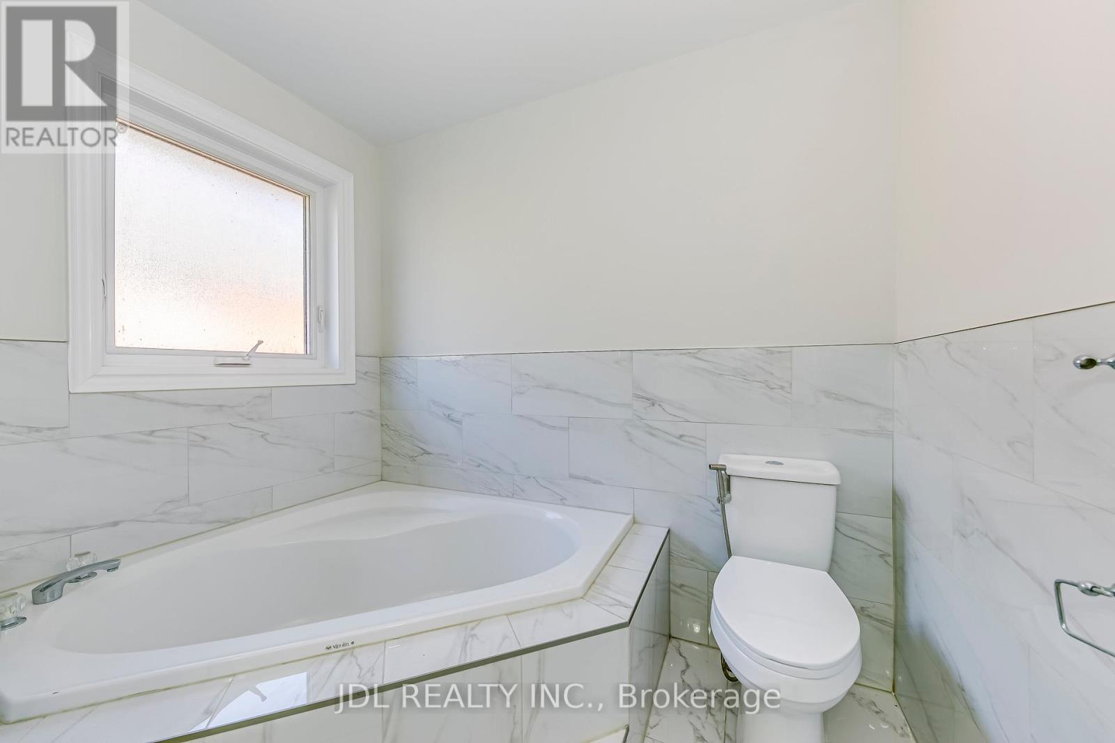 Photo 13 of 2206 Glenfield Road, Oakville ON