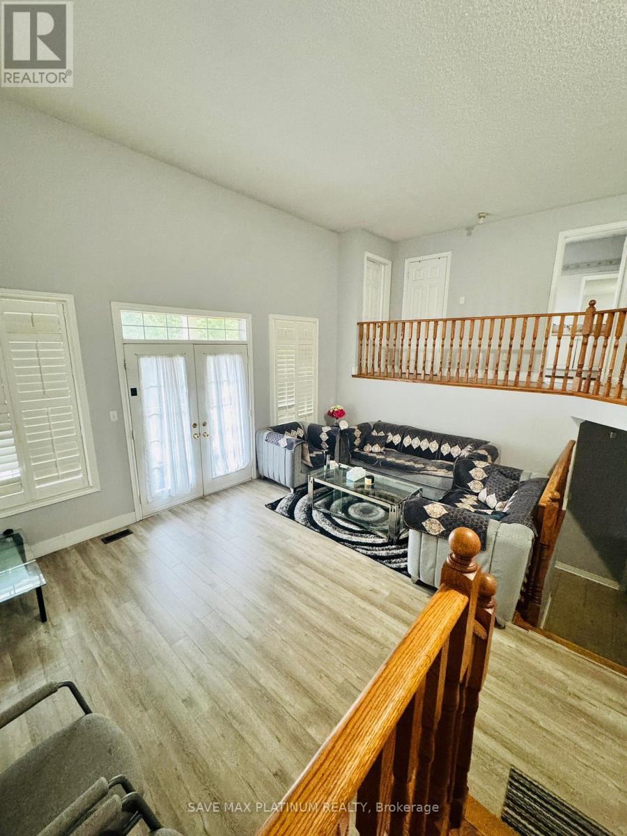 Photo 11 of 38 Chalkfarm Crescent, Brampton ON