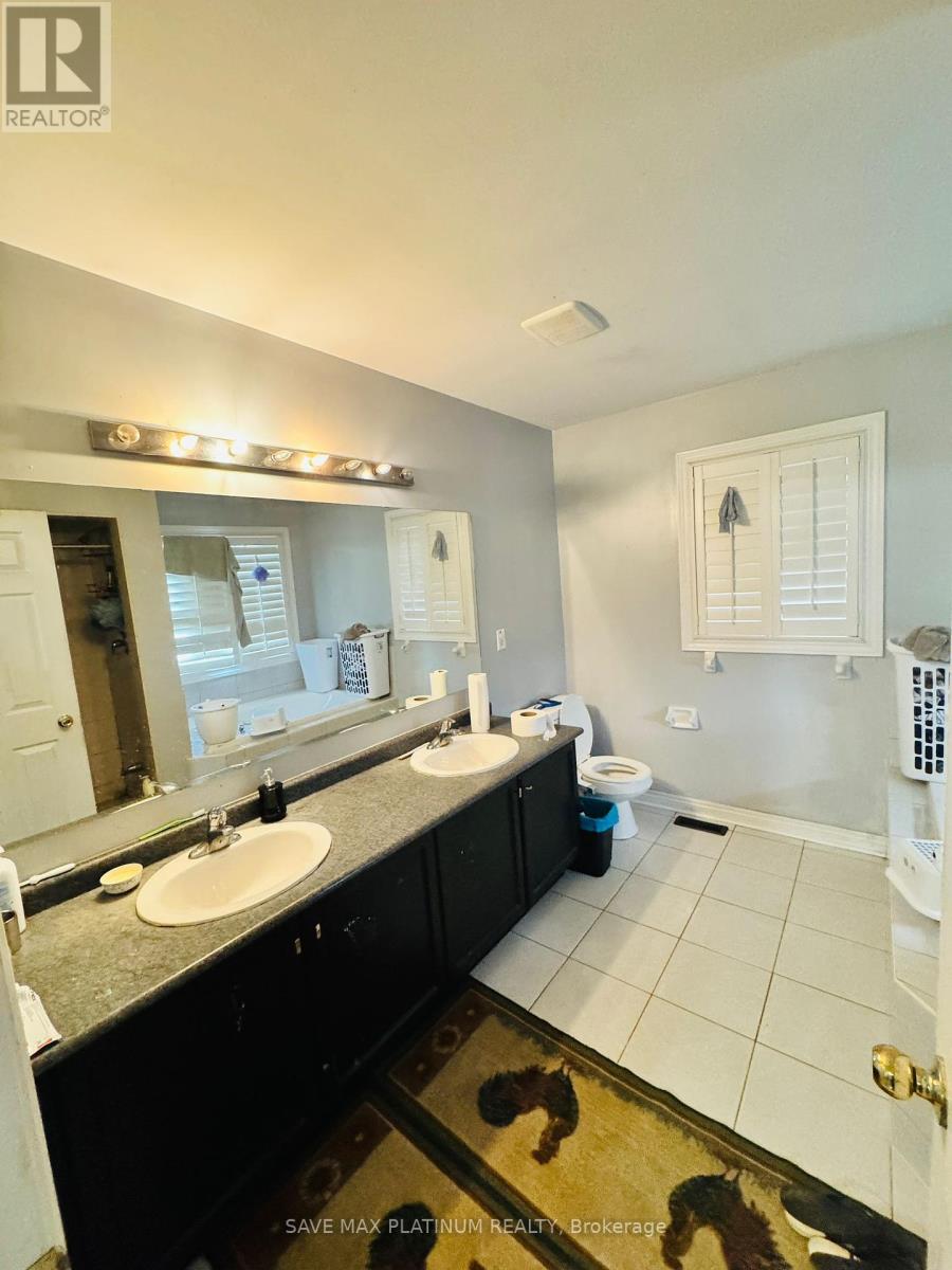 Photo 3 of 38 Chalkfarm Crescent, Brampton ON