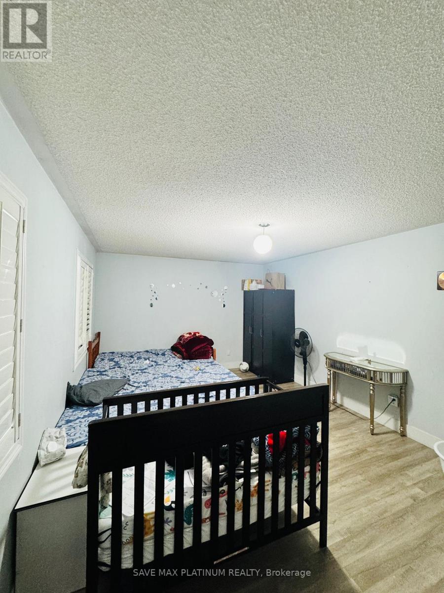 Photo 7 of 38 Chalkfarm Crescent, Brampton ON