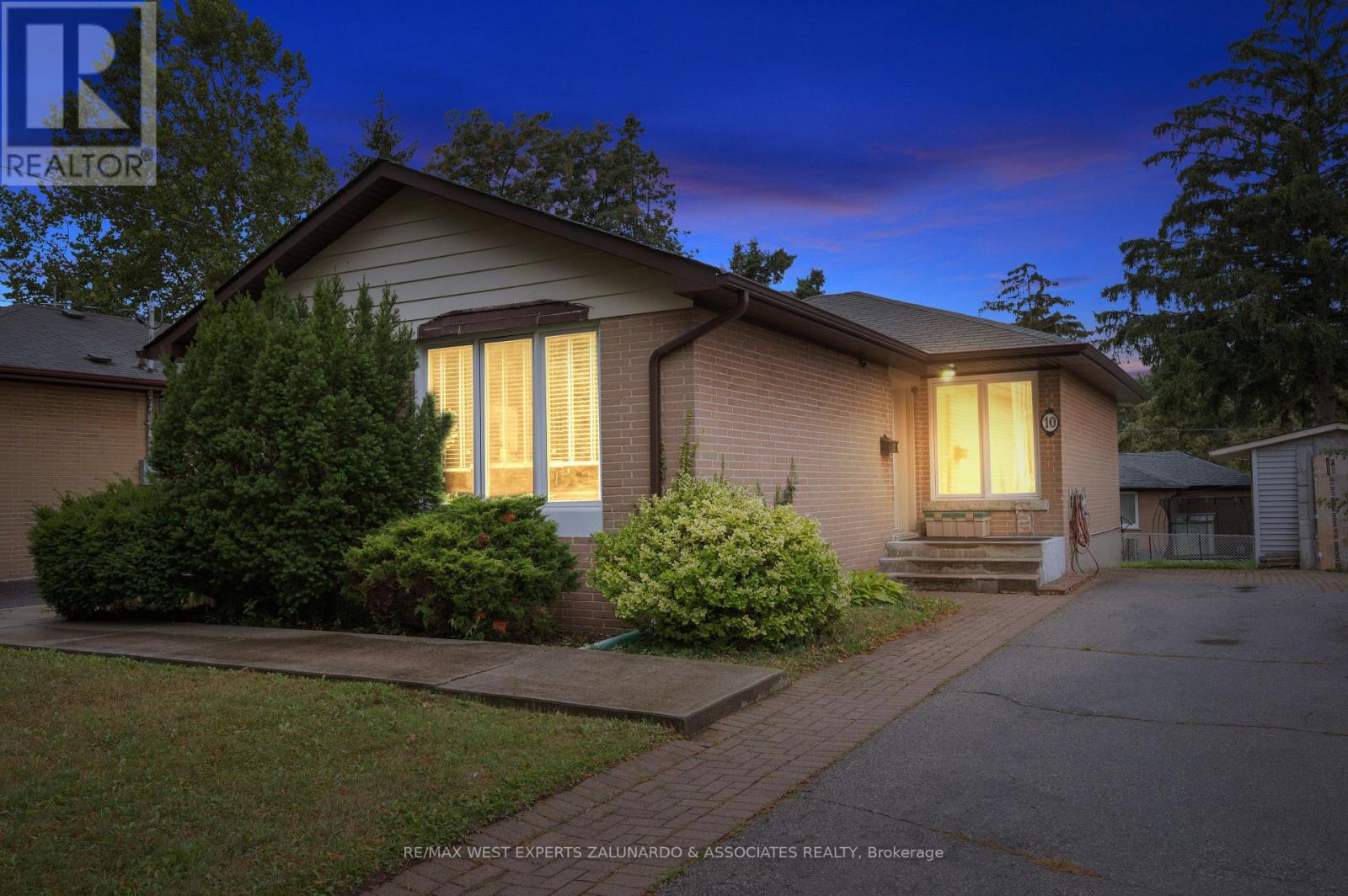 Photo 25 of 10 Dashwood Crescent, Toronto ON