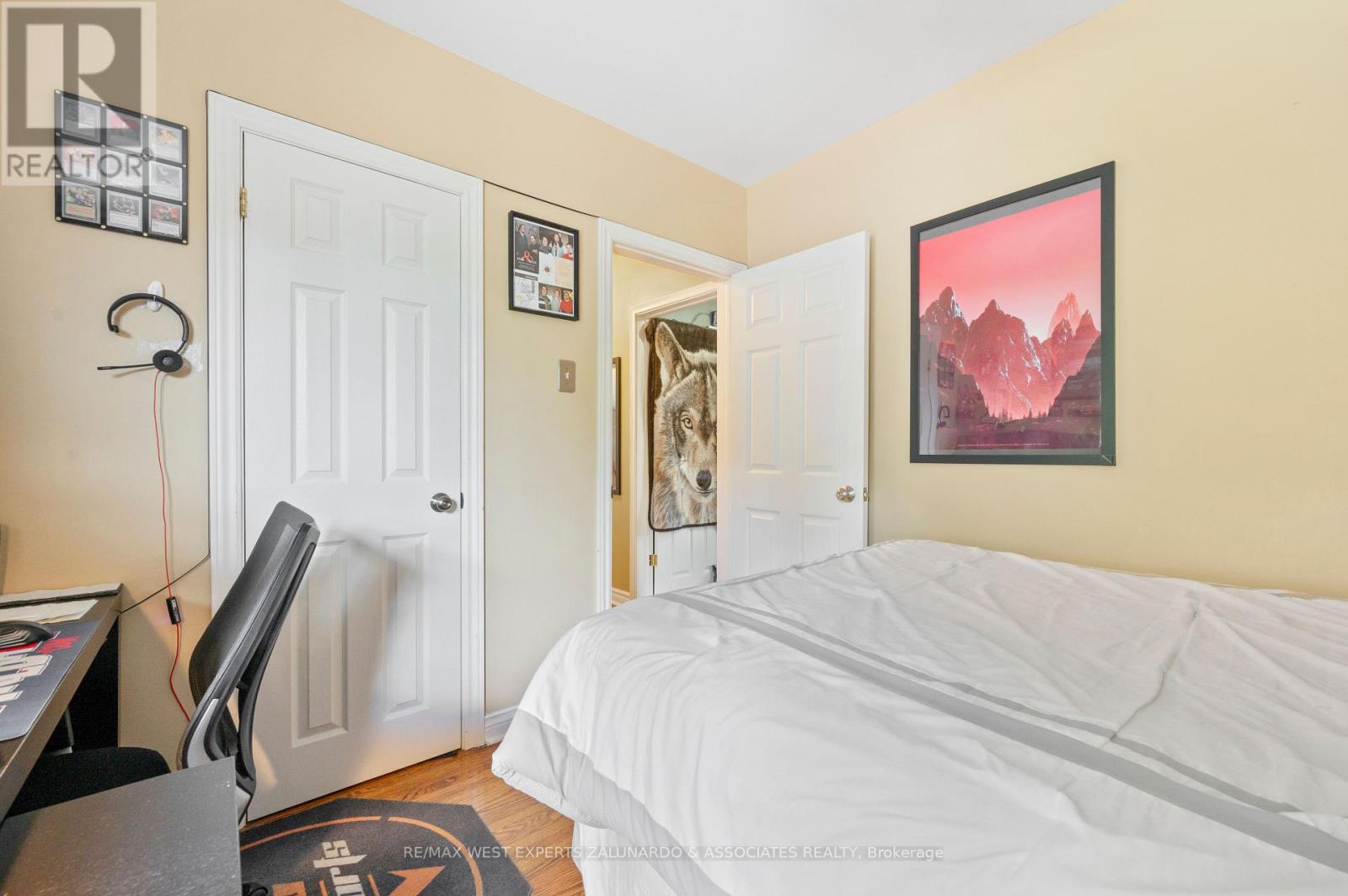 Photo 17 of 10 Dashwood Crescent, Toronto ON
