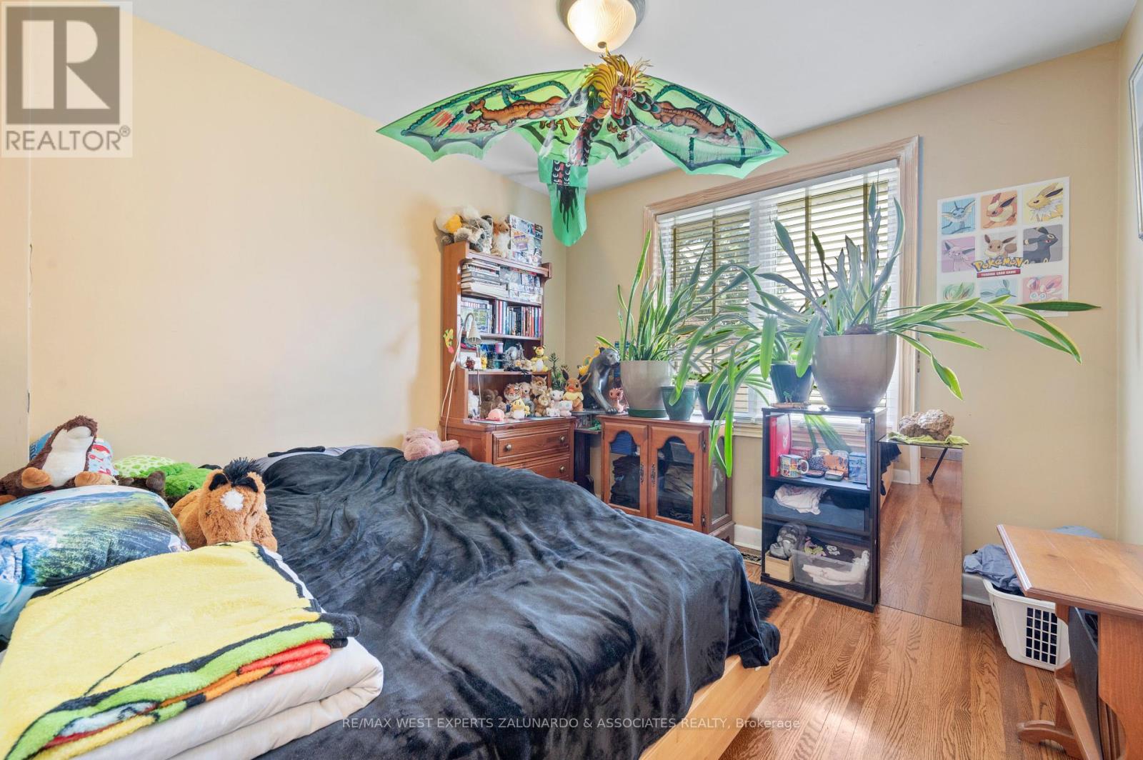 Photo 3 of 10 Dashwood Crescent, Toronto ON