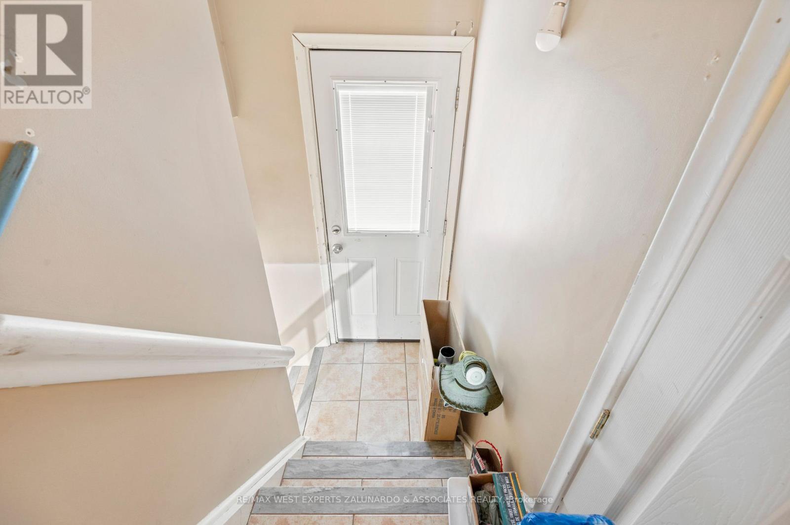 Photo 1 of 10 Dashwood Crescent, Toronto ON