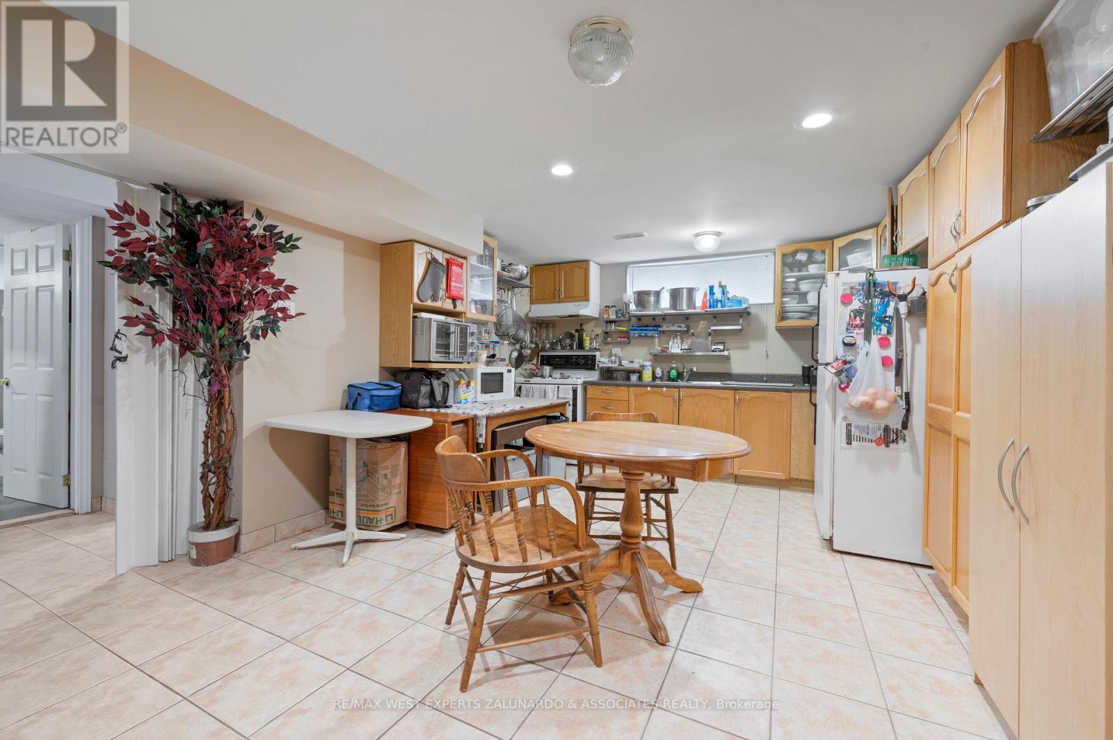 Photo 11 of 10 Dashwood Crescent, Toronto ON