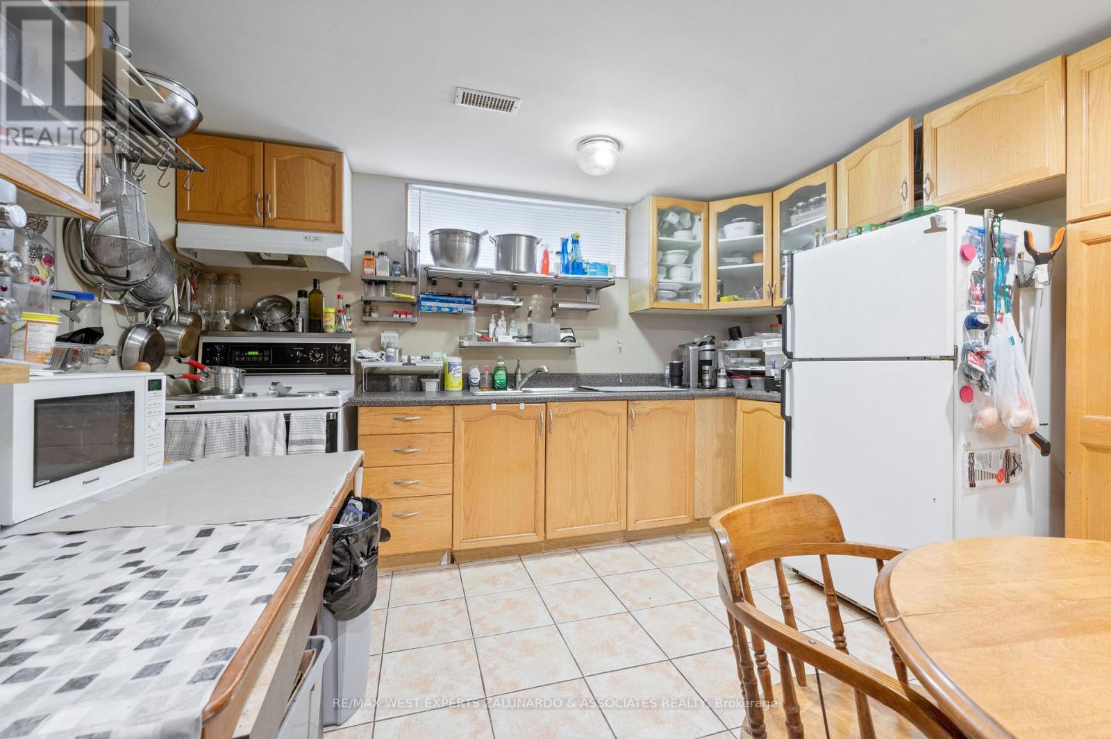 Photo 2 of 10 Dashwood Crescent, Toronto ON