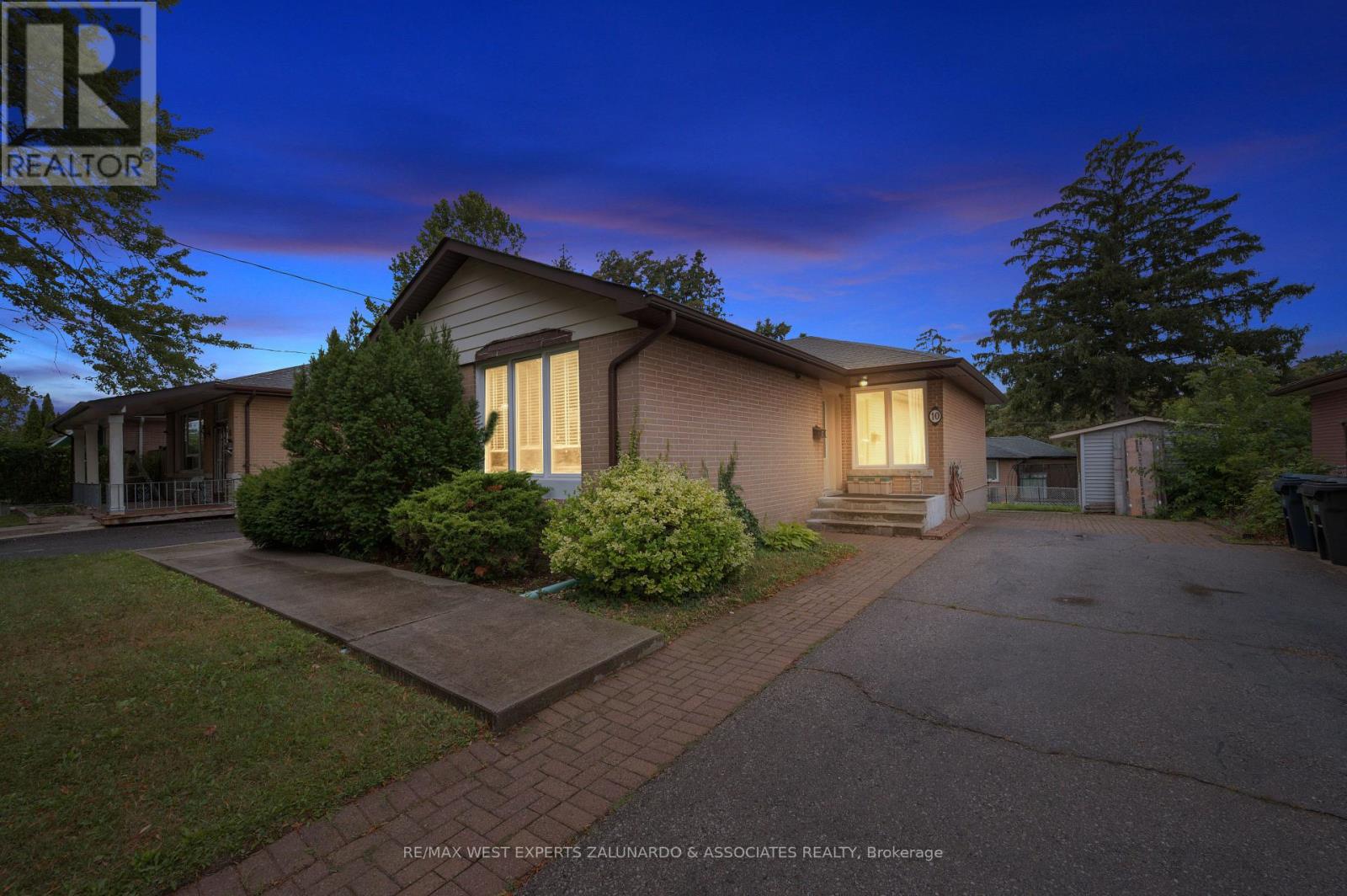 Photo 9 of 10 Dashwood Crescent, Toronto ON