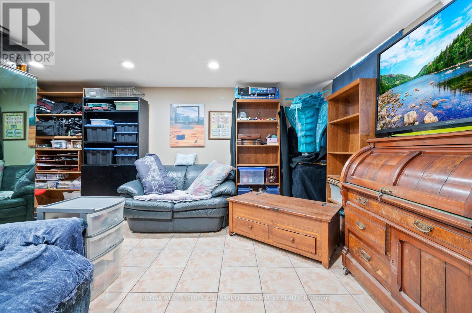 Photo 29 of 10 Dashwood Crescent, Toronto ON