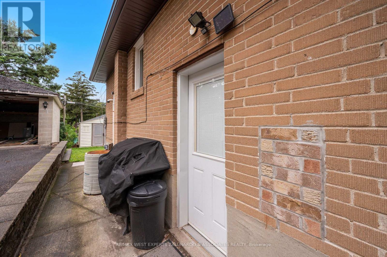 Photo 30 of 10 Dashwood Crescent, Toronto ON