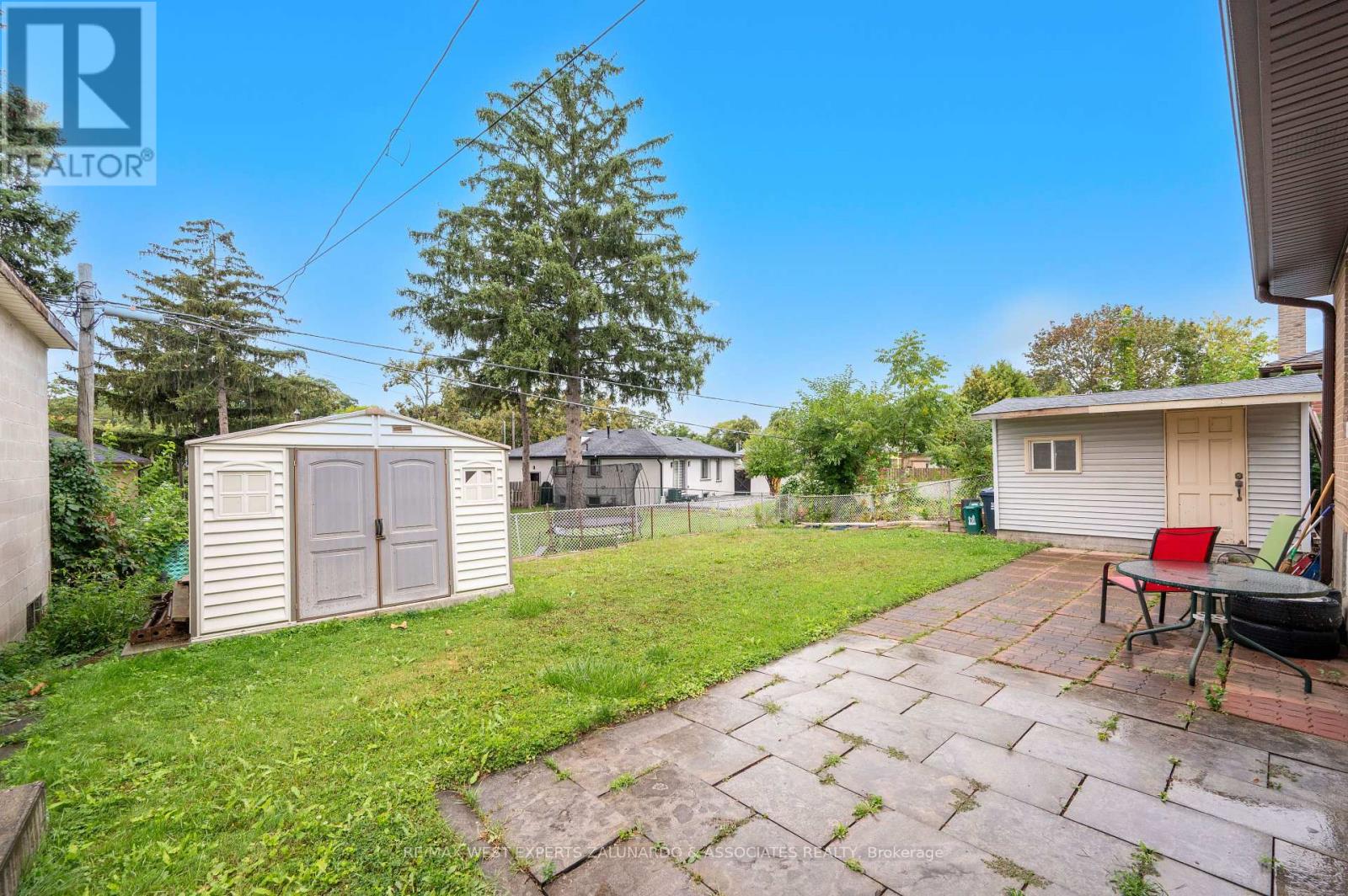 Photo 23 of 10 Dashwood Crescent, Toronto ON