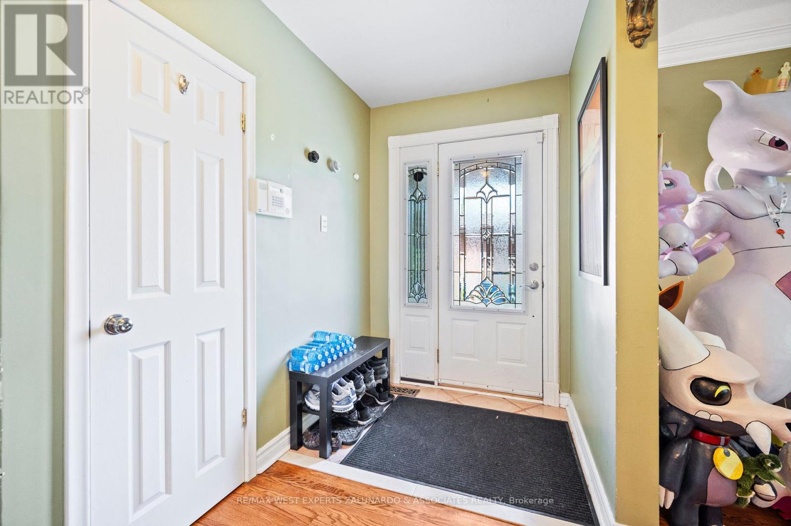 Photo 35 of 10 Dashwood Crescent, Toronto ON
