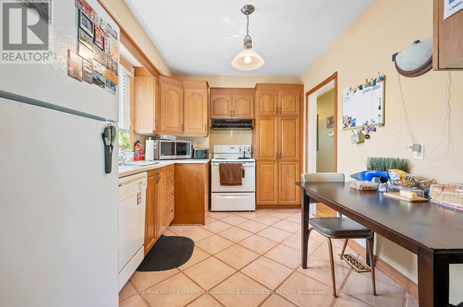 Photo 24 of 10 Dashwood Crescent, Toronto ON