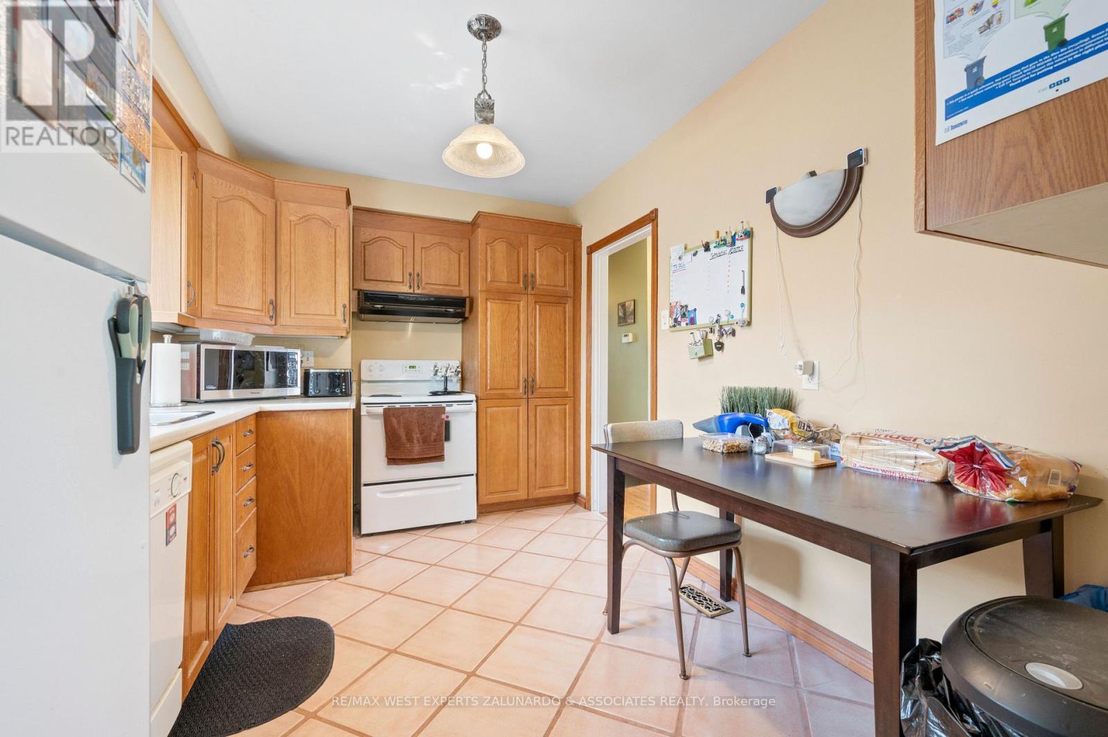 Photo 12 of 10 Dashwood Crescent, Toronto ON